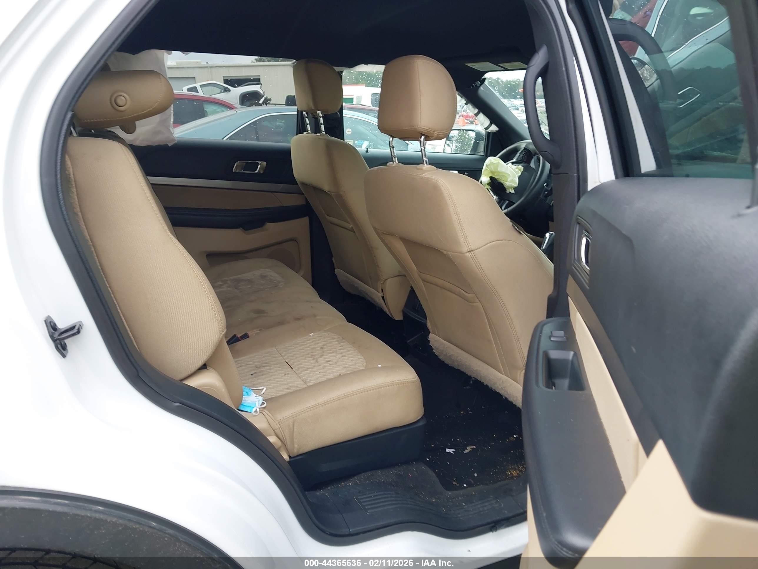 FORD EXPLORER image 8