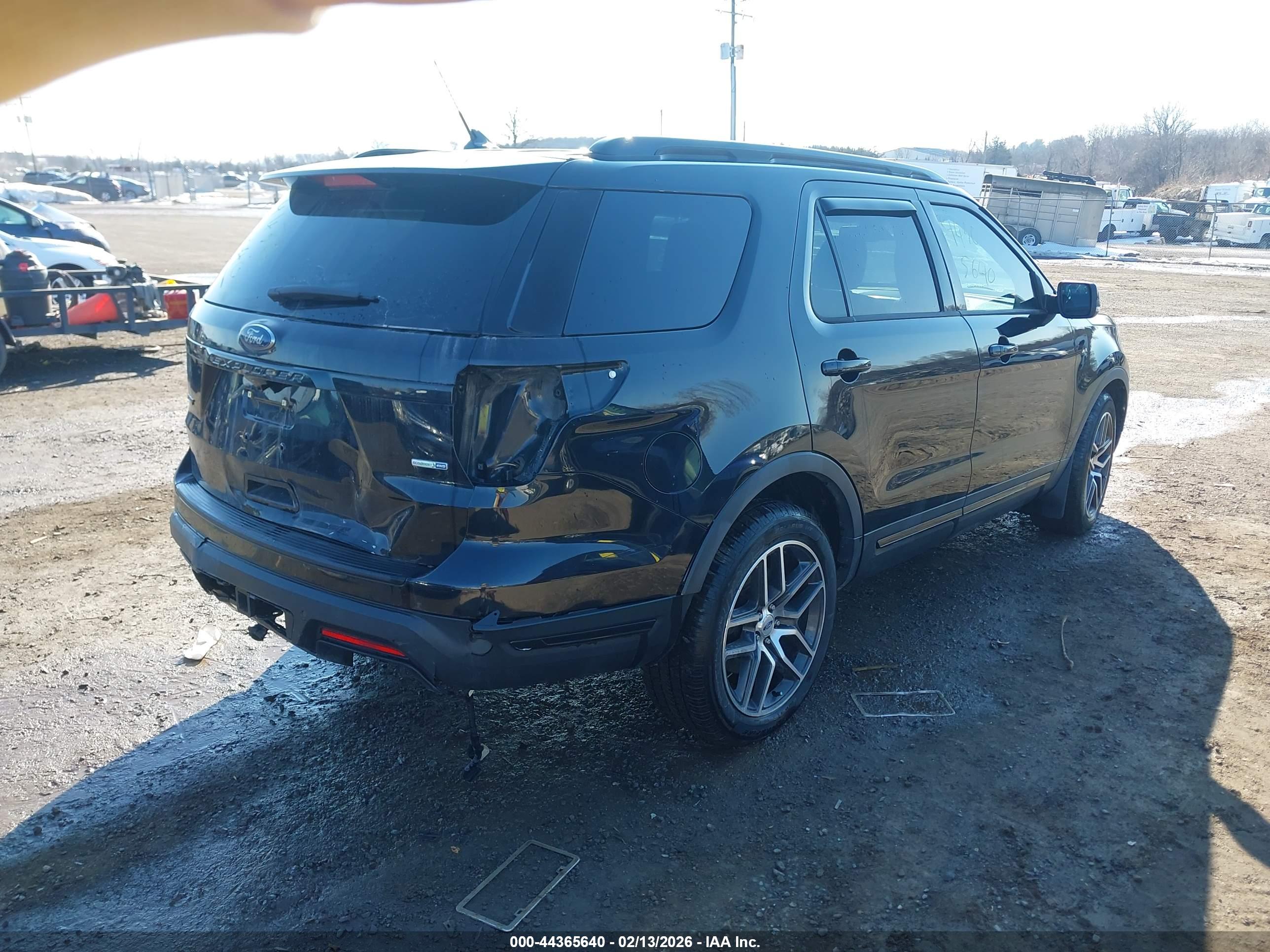 FORD EXPLORER image 4