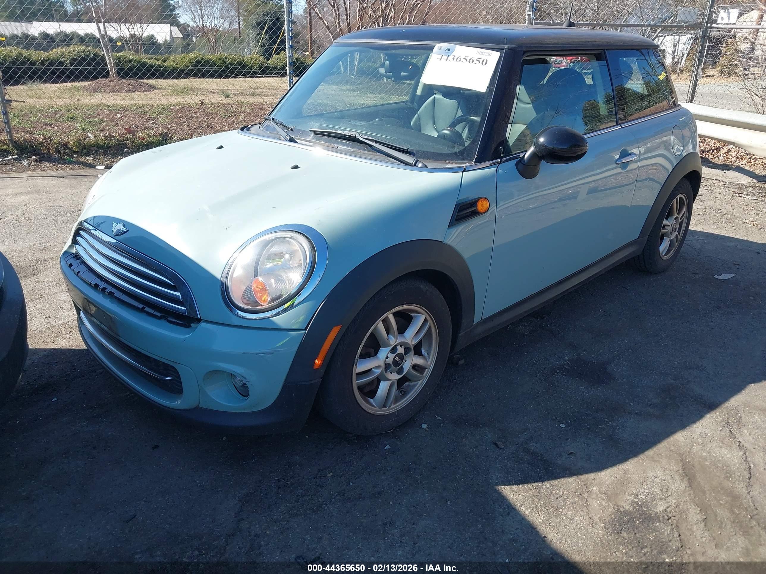 MINI COOPER image 2