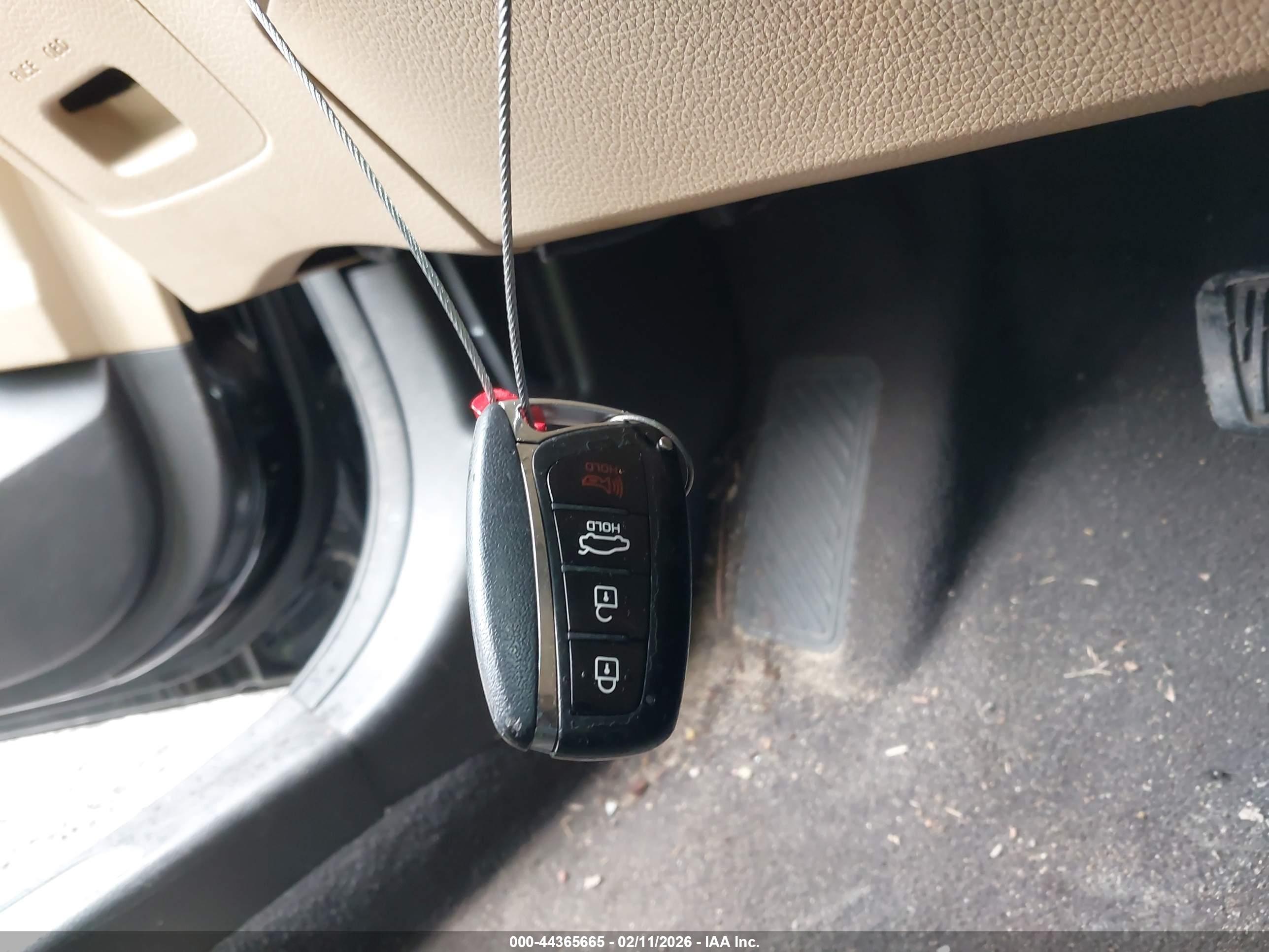 HYUNDAI AZERA image 11
