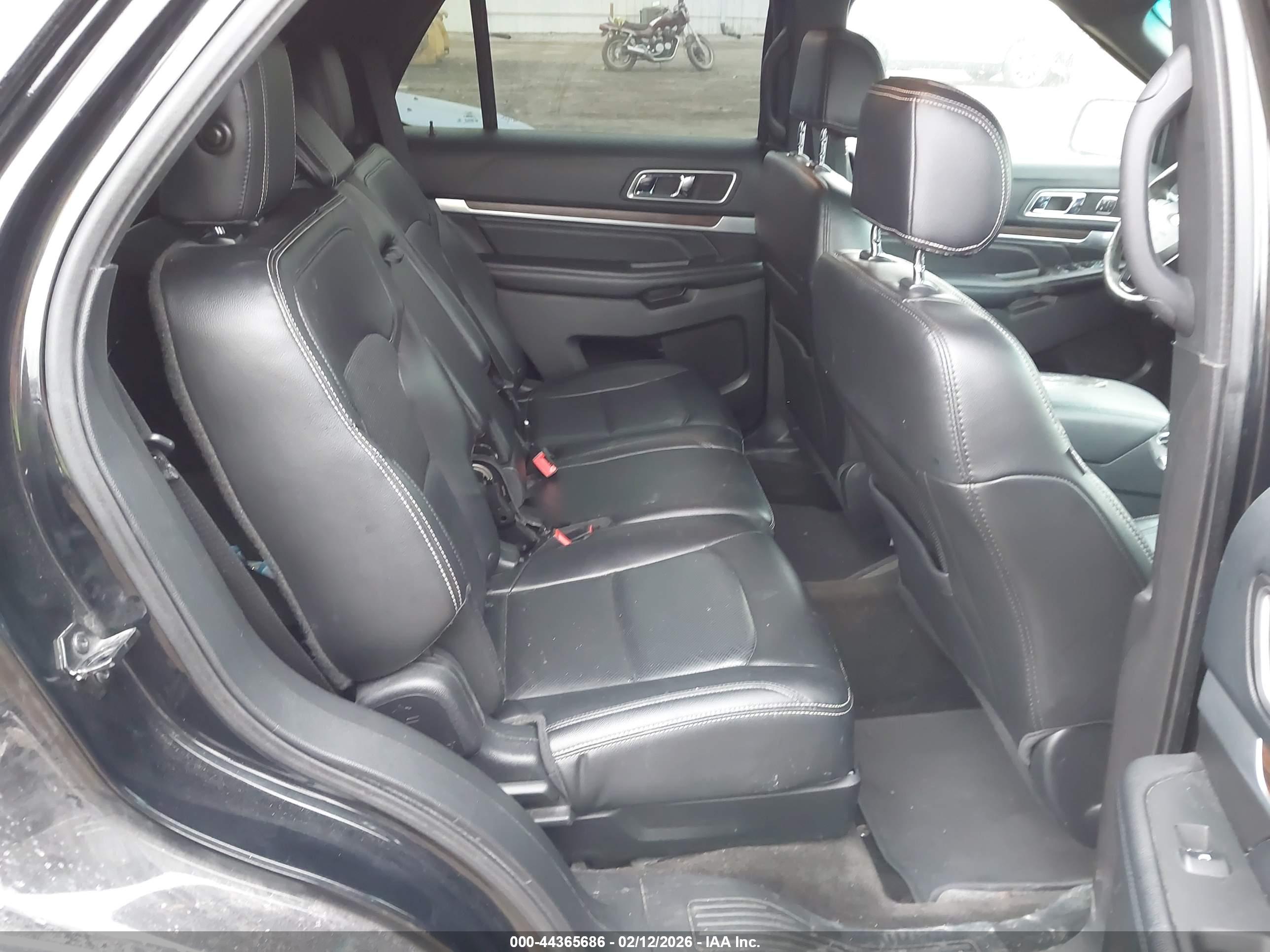 FORD EXPLORER image 8