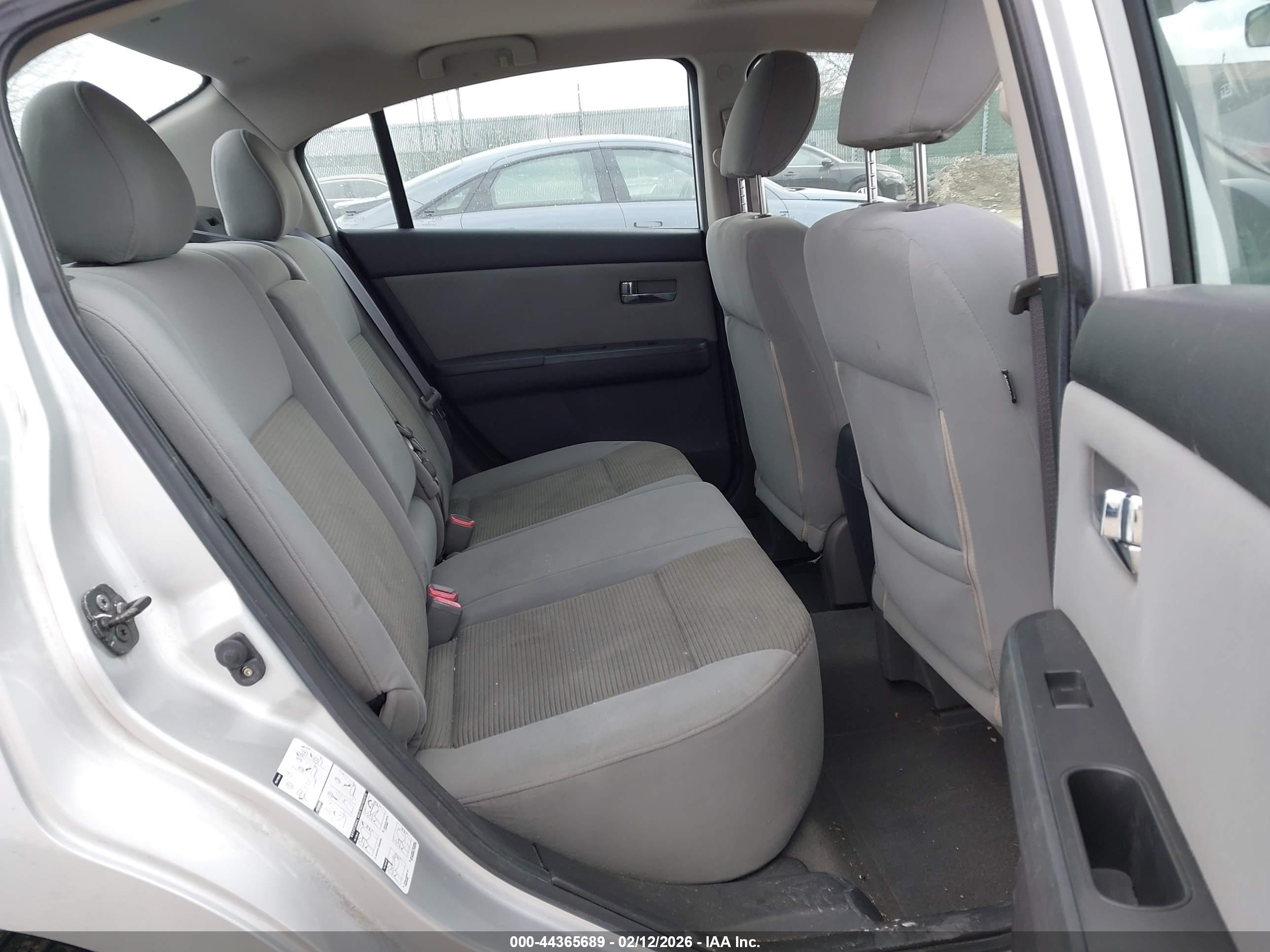 NISSAN SENTRA image 8