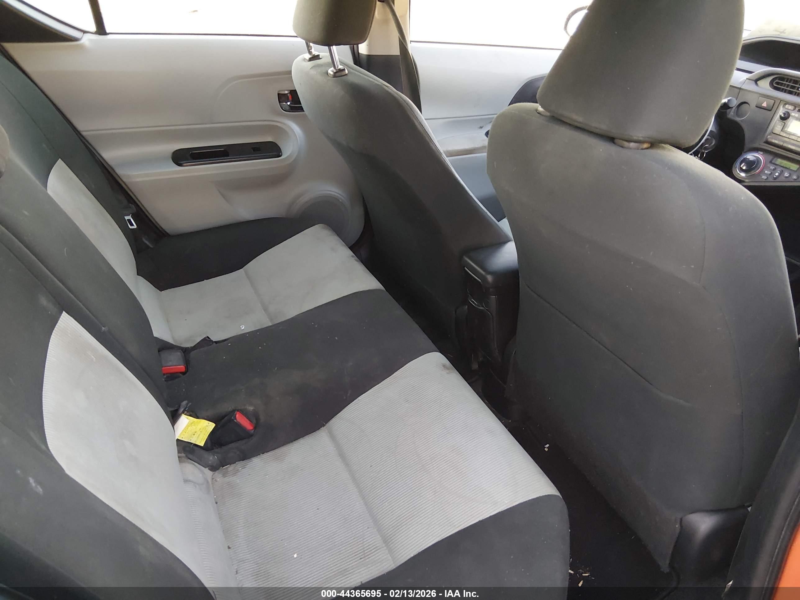TOYOTA PRIUS image 8