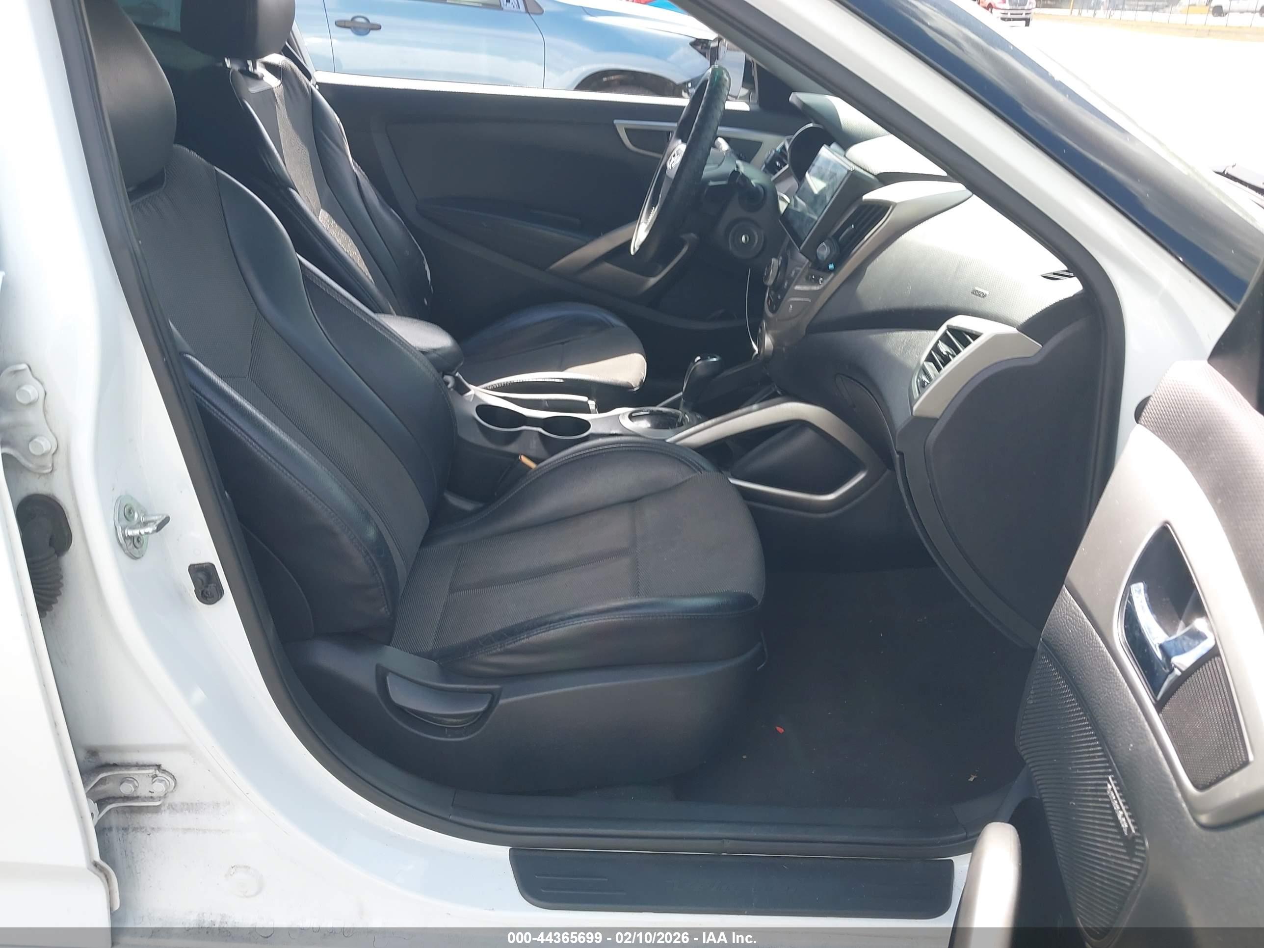 HYUNDAI VELOSTER image 5