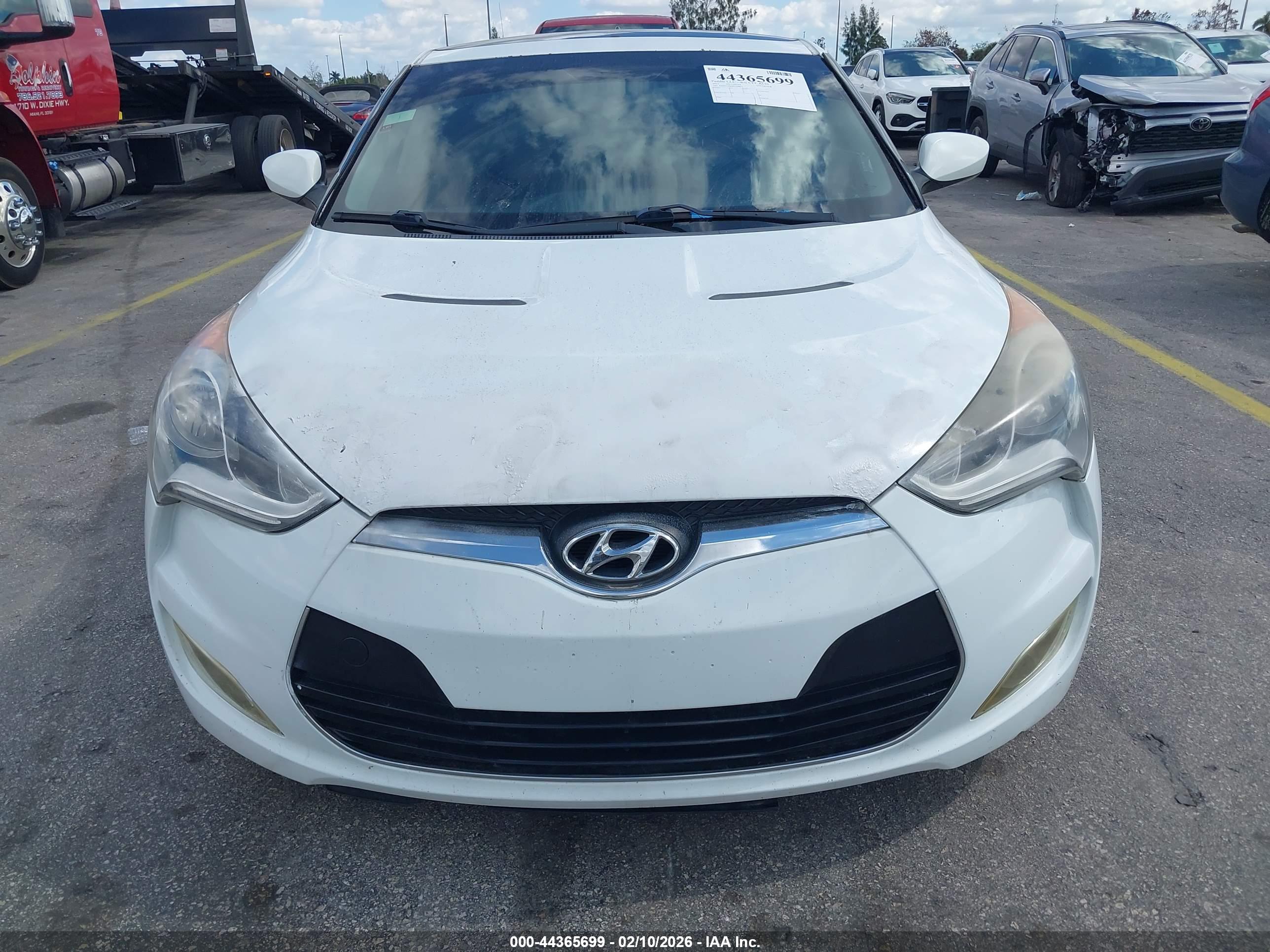 HYUNDAI VELOSTER image 6