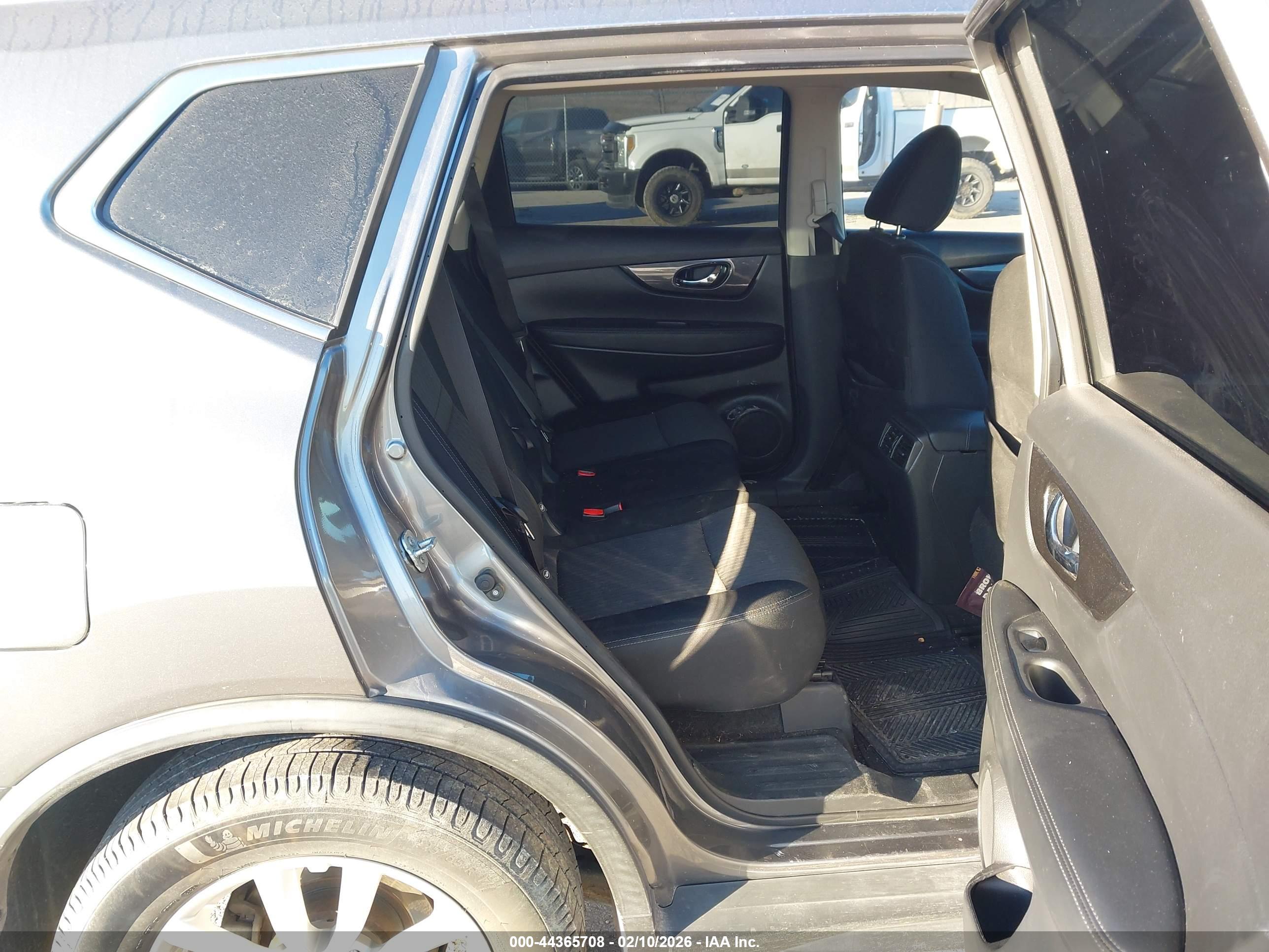 NISSAN ROGUE image 8
