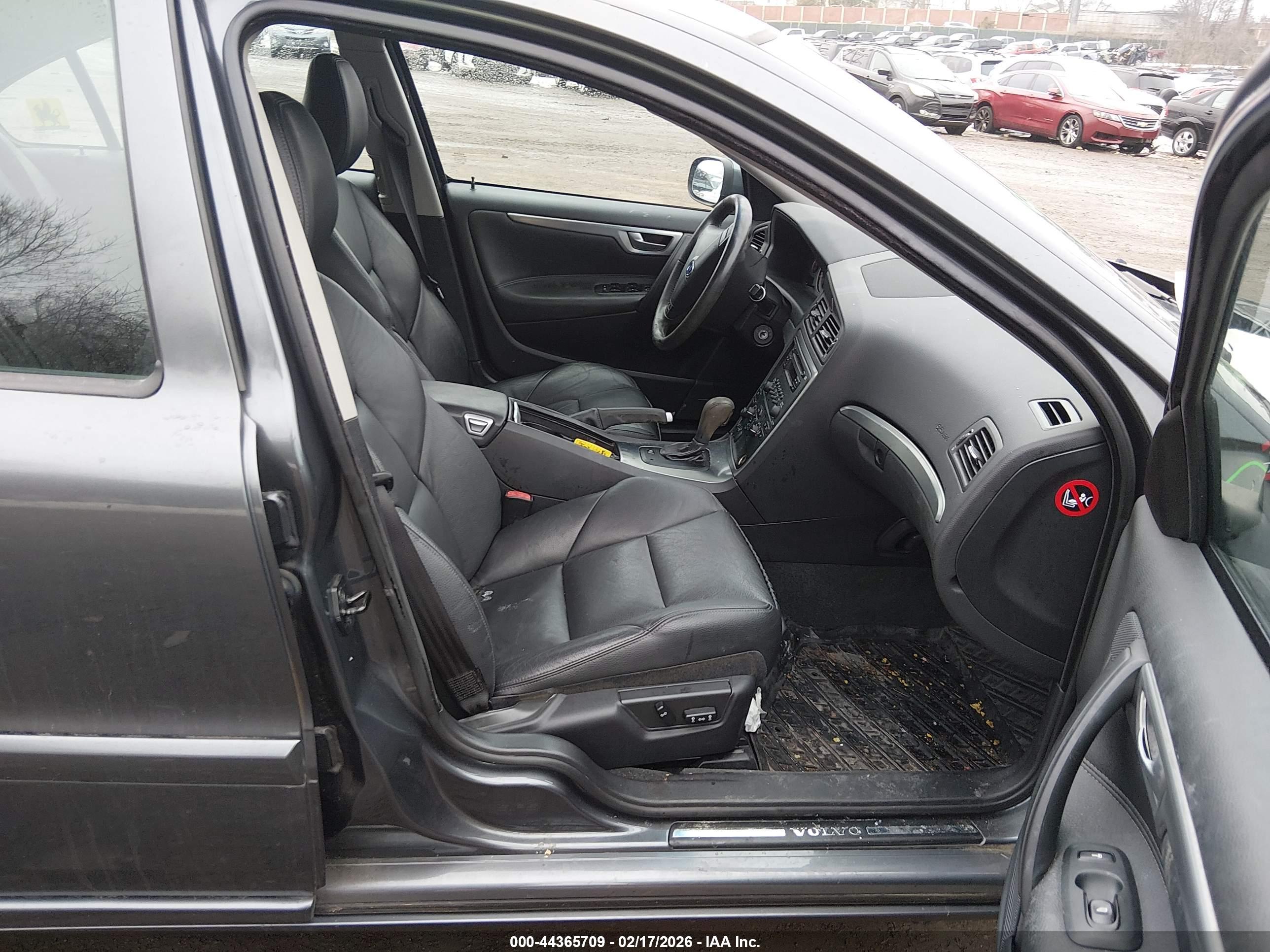 VOLVO S60 image 5
