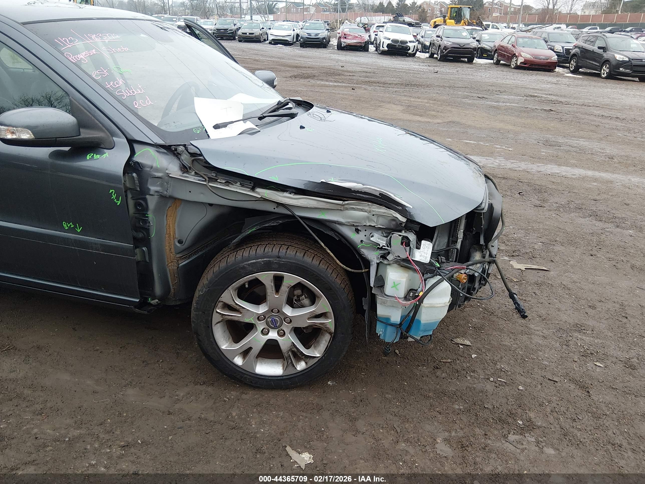 VOLVO S60 image 6