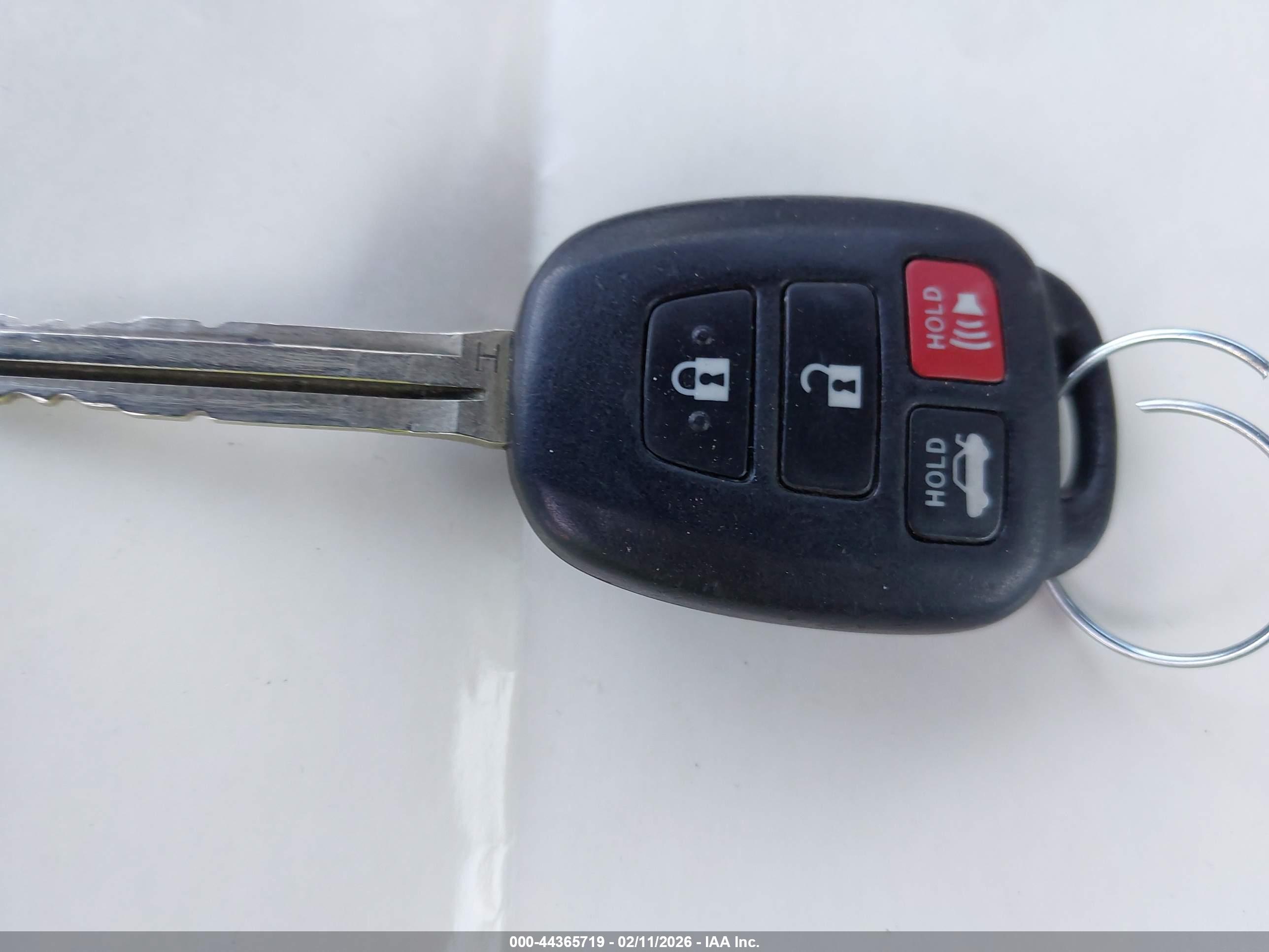 TOYOTA CAMRY image 11