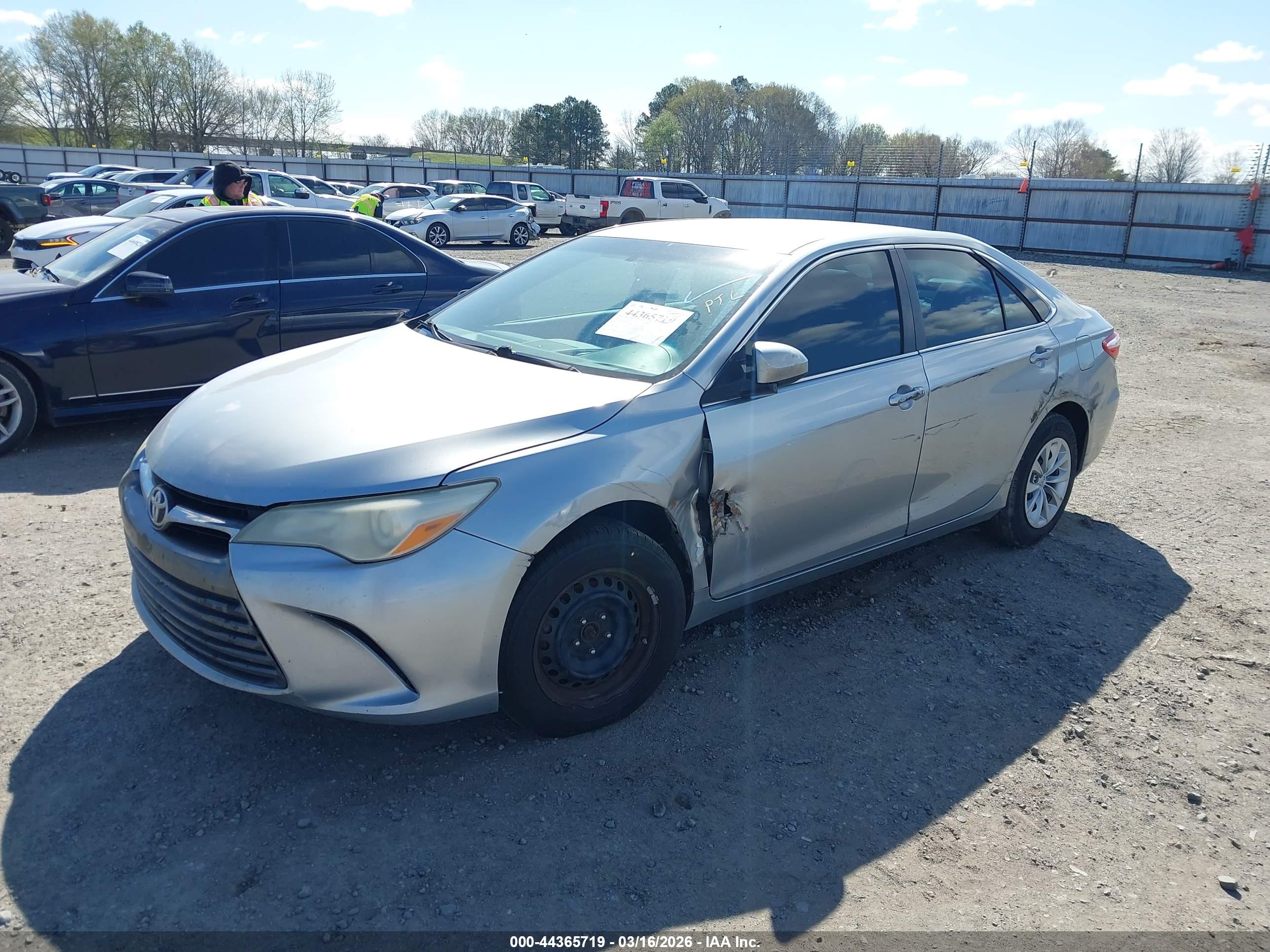 TOYOTA CAMRY image 2