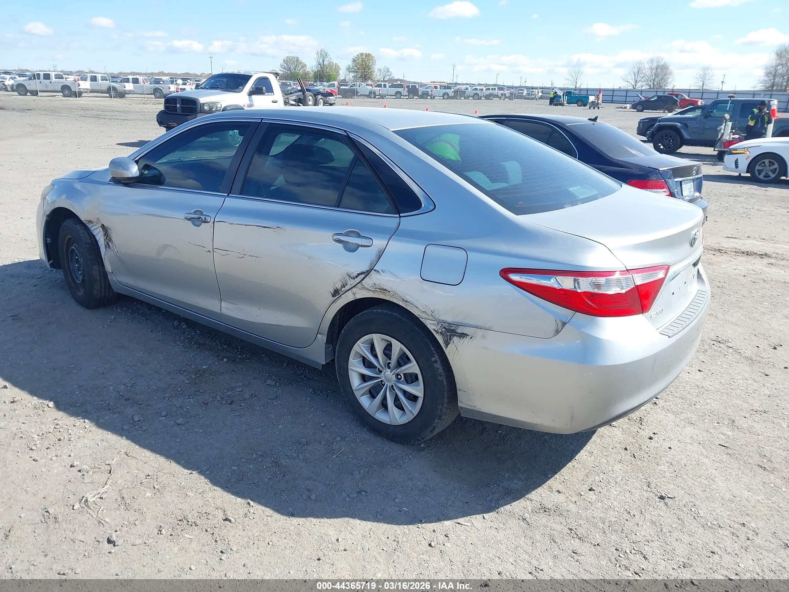 TOYOTA CAMRY image 3