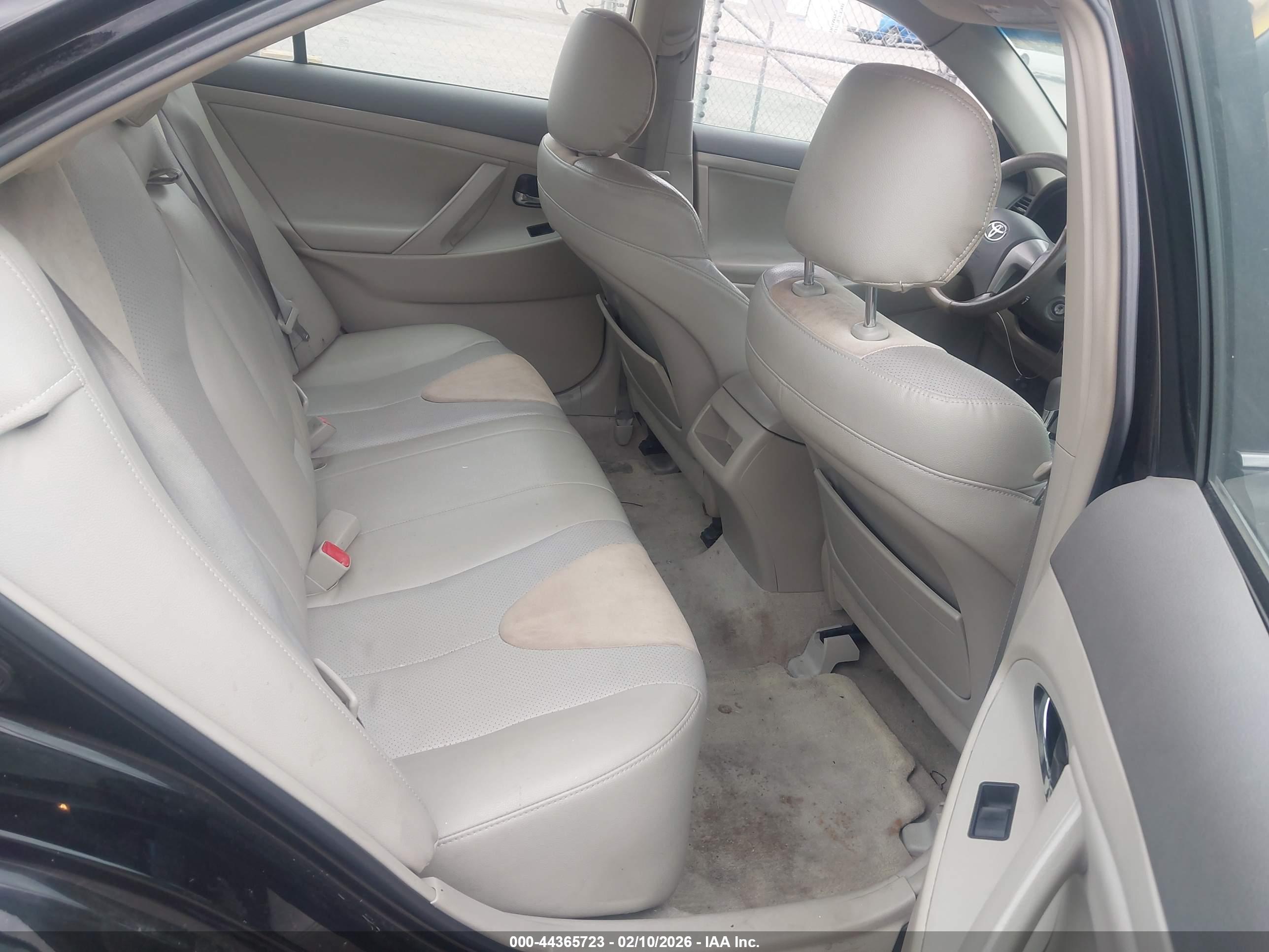 TOYOTA CAMRY image 8