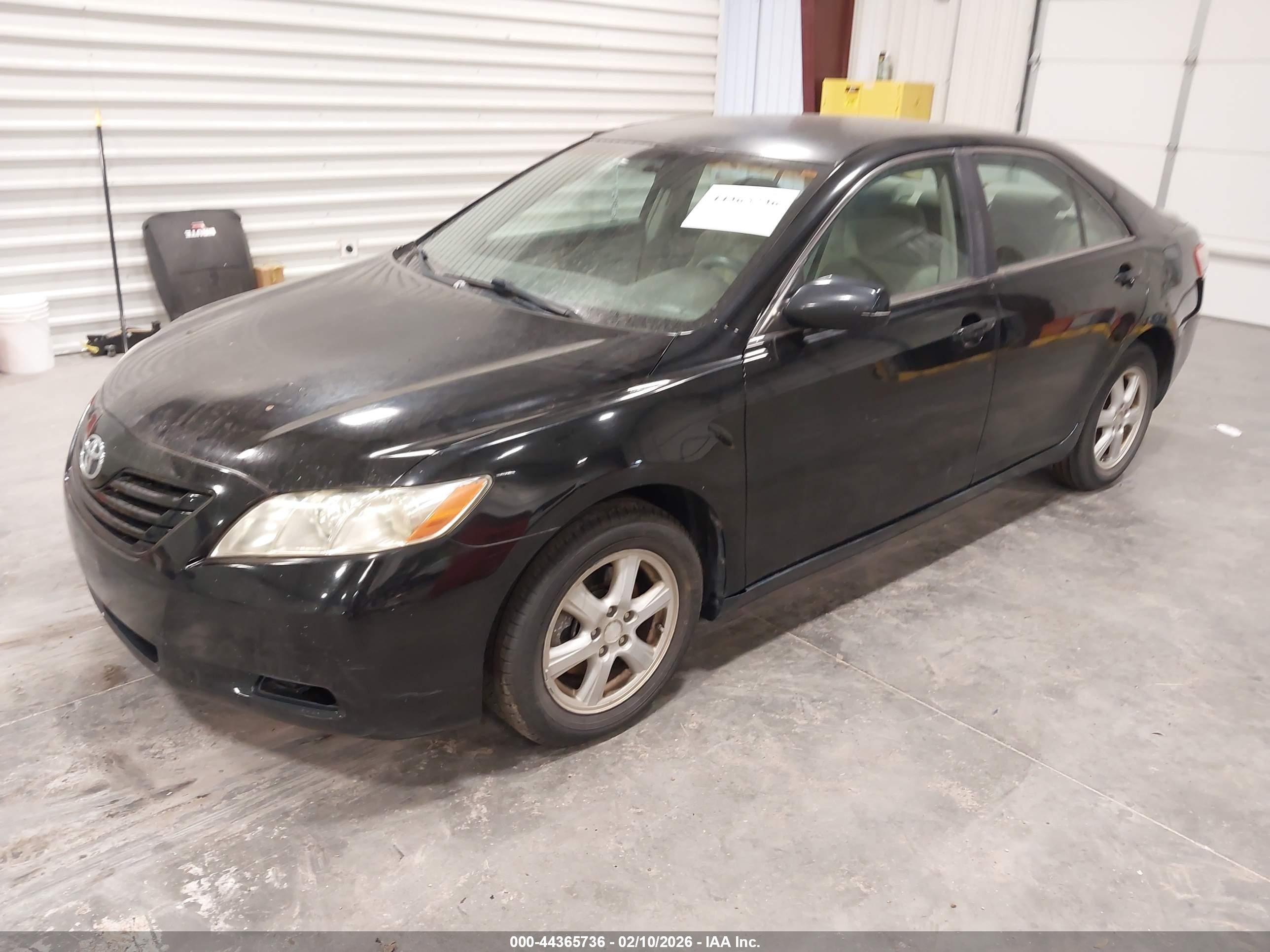 TOYOTA CAMRY image 2
