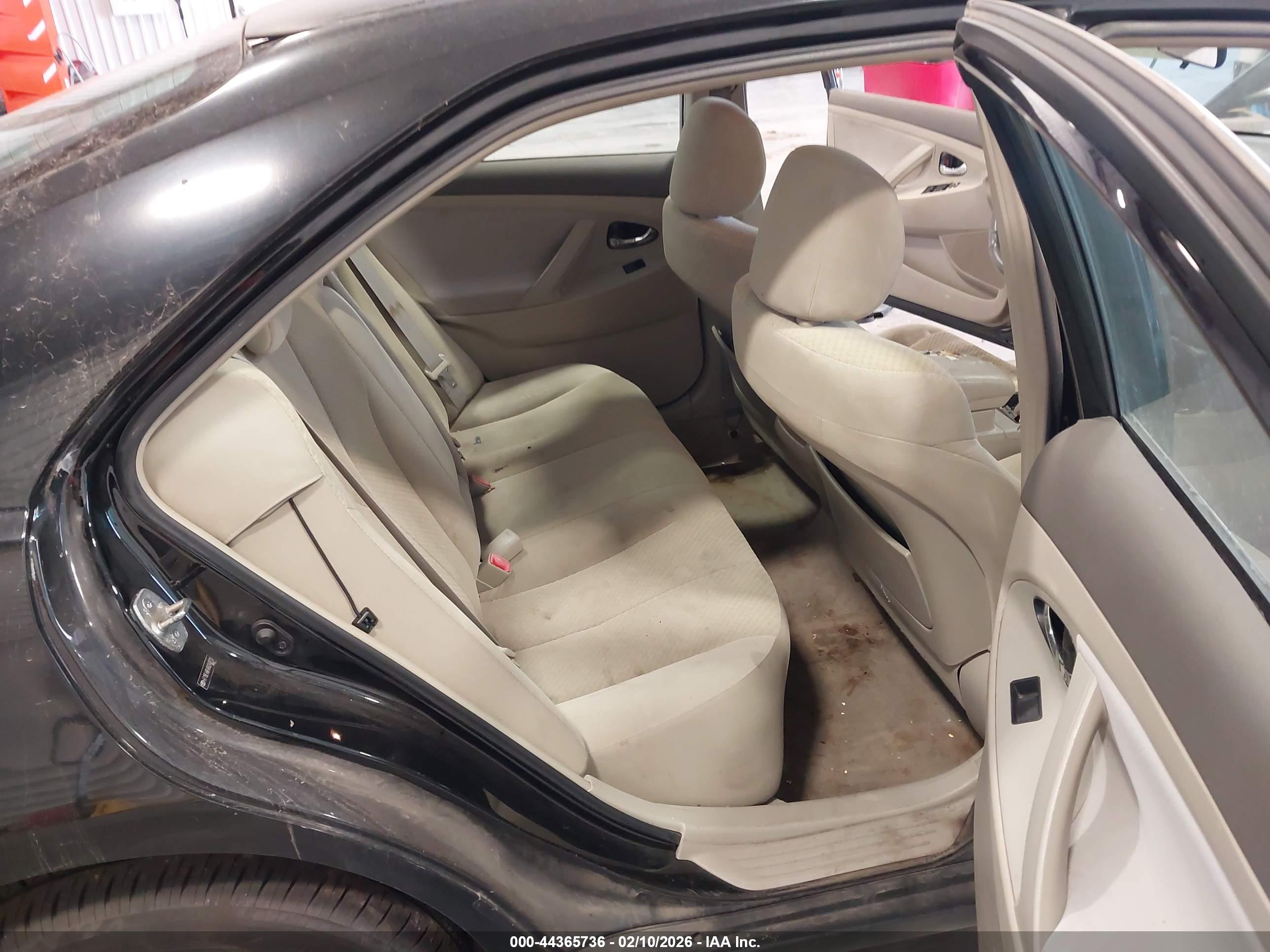 TOYOTA CAMRY image 8