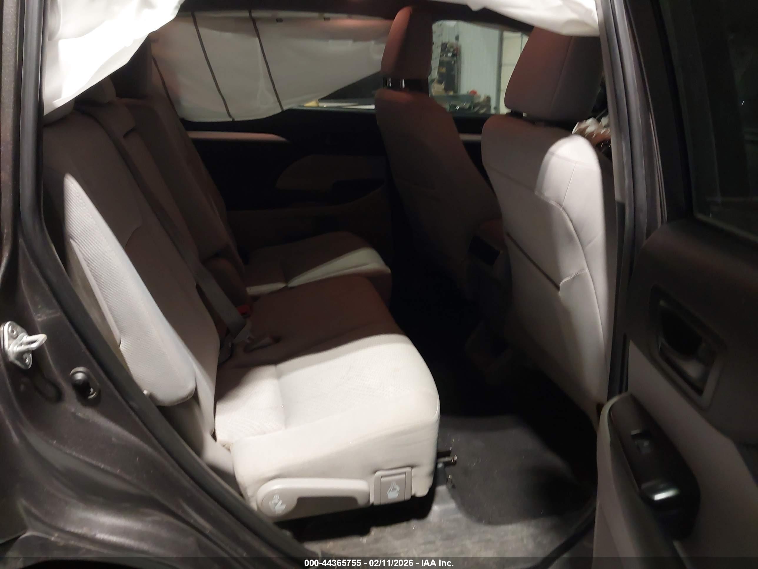 TOYOTA HIGHLANDER image 8
