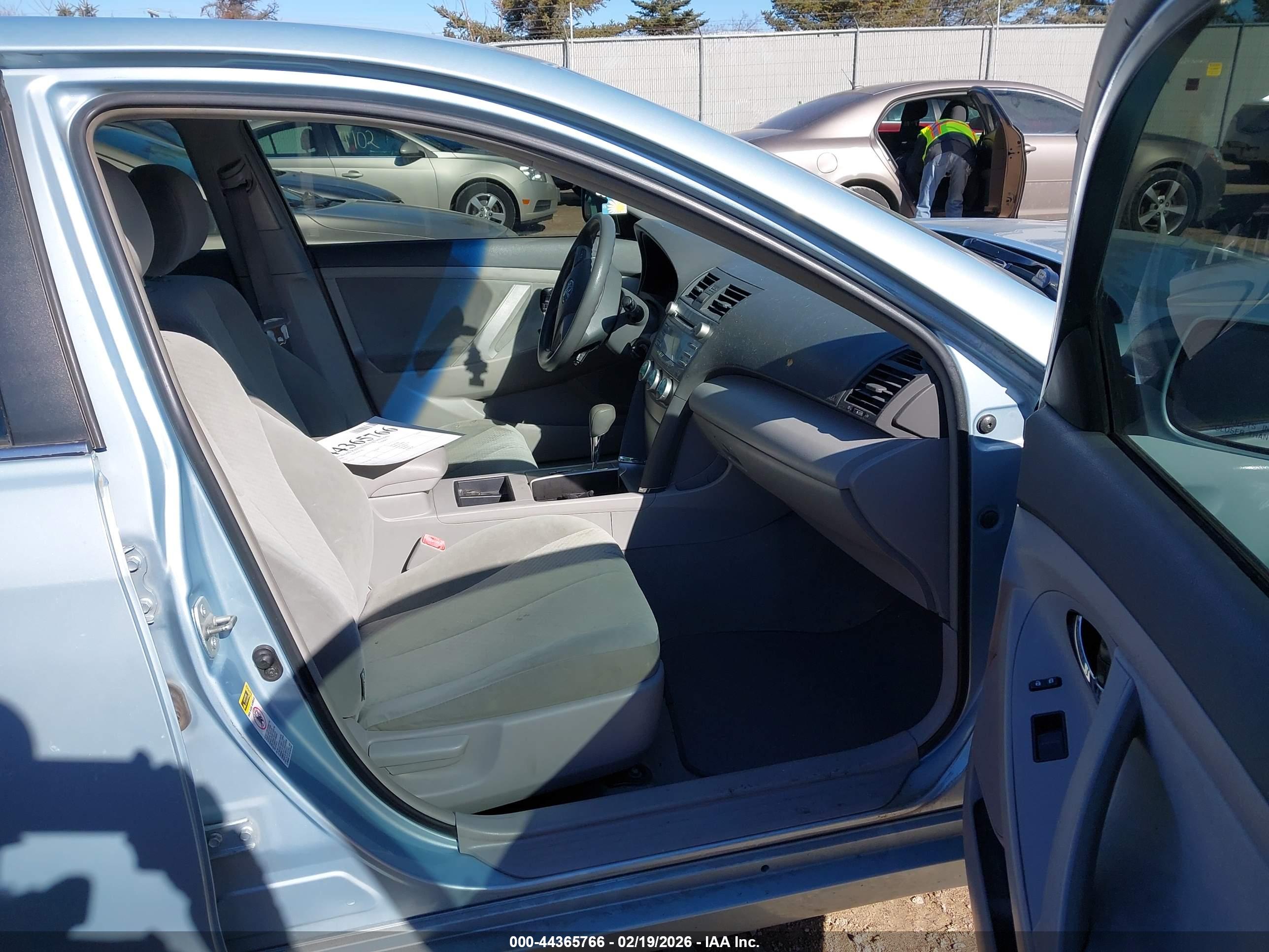 TOYOTA CAMRY image 5