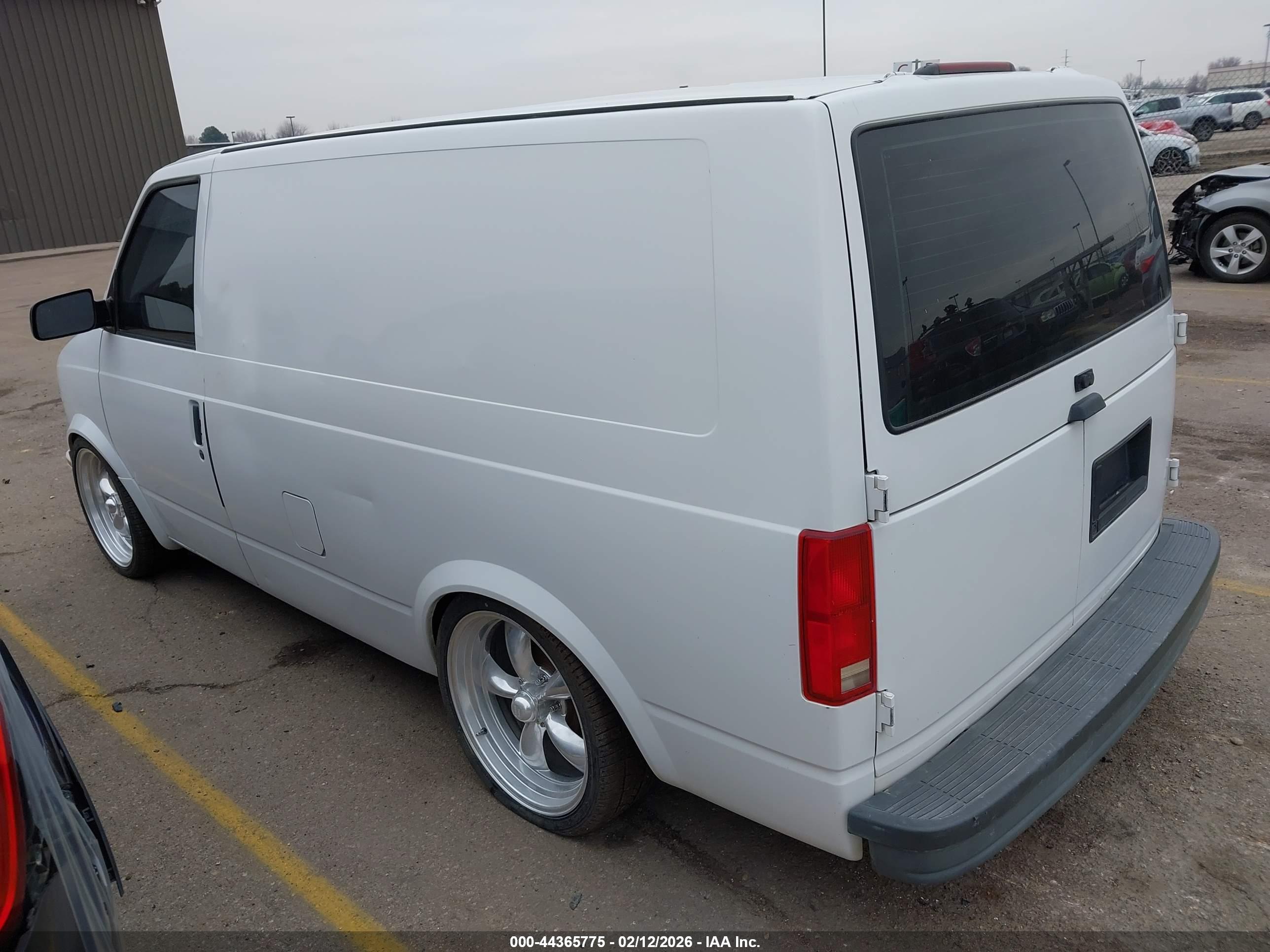 CHEVROLET ASTRO image 3