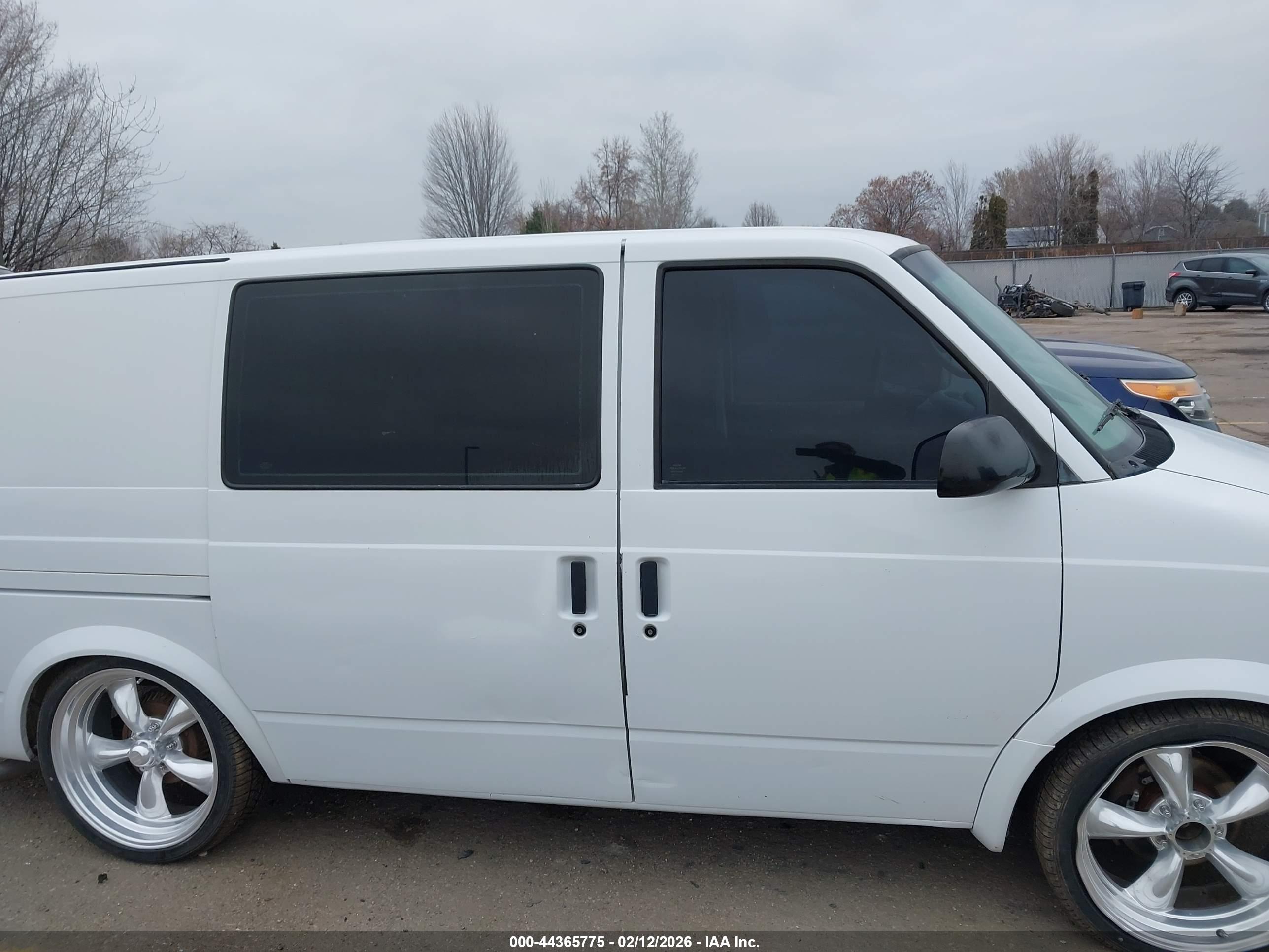 CHEVROLET ASTRO image 6