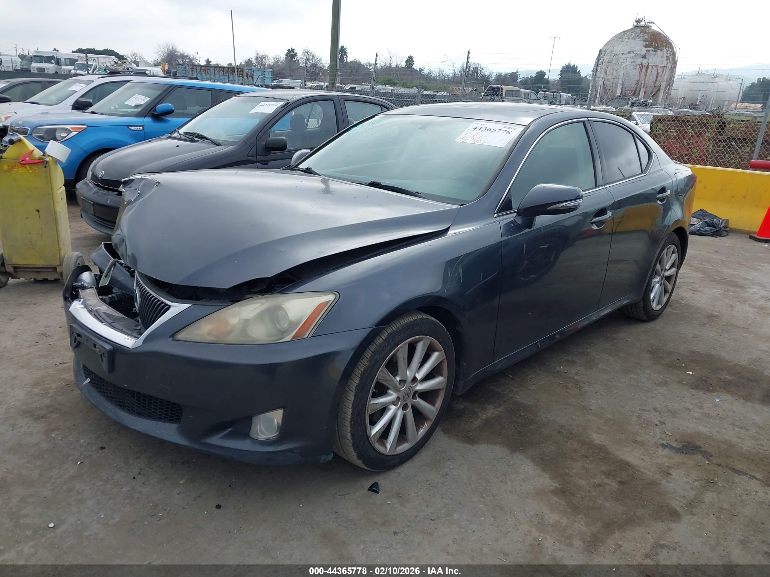 LEXUS IS image 2