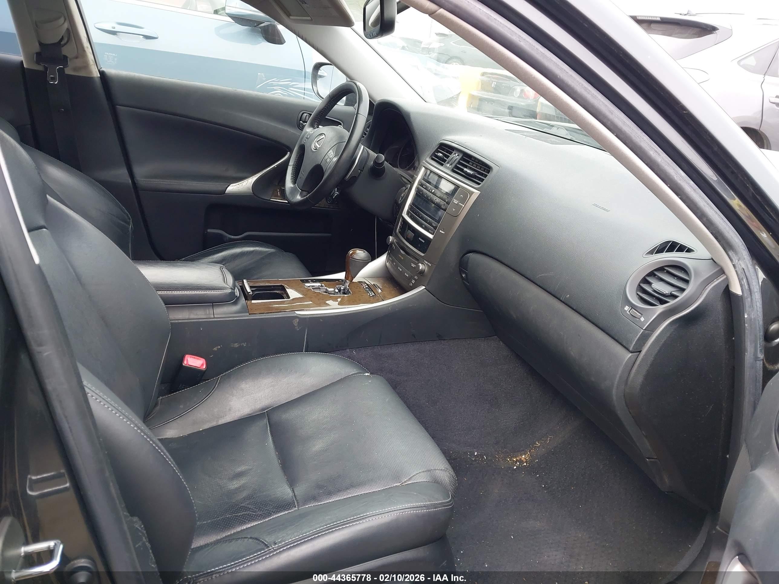 LEXUS IS image 5