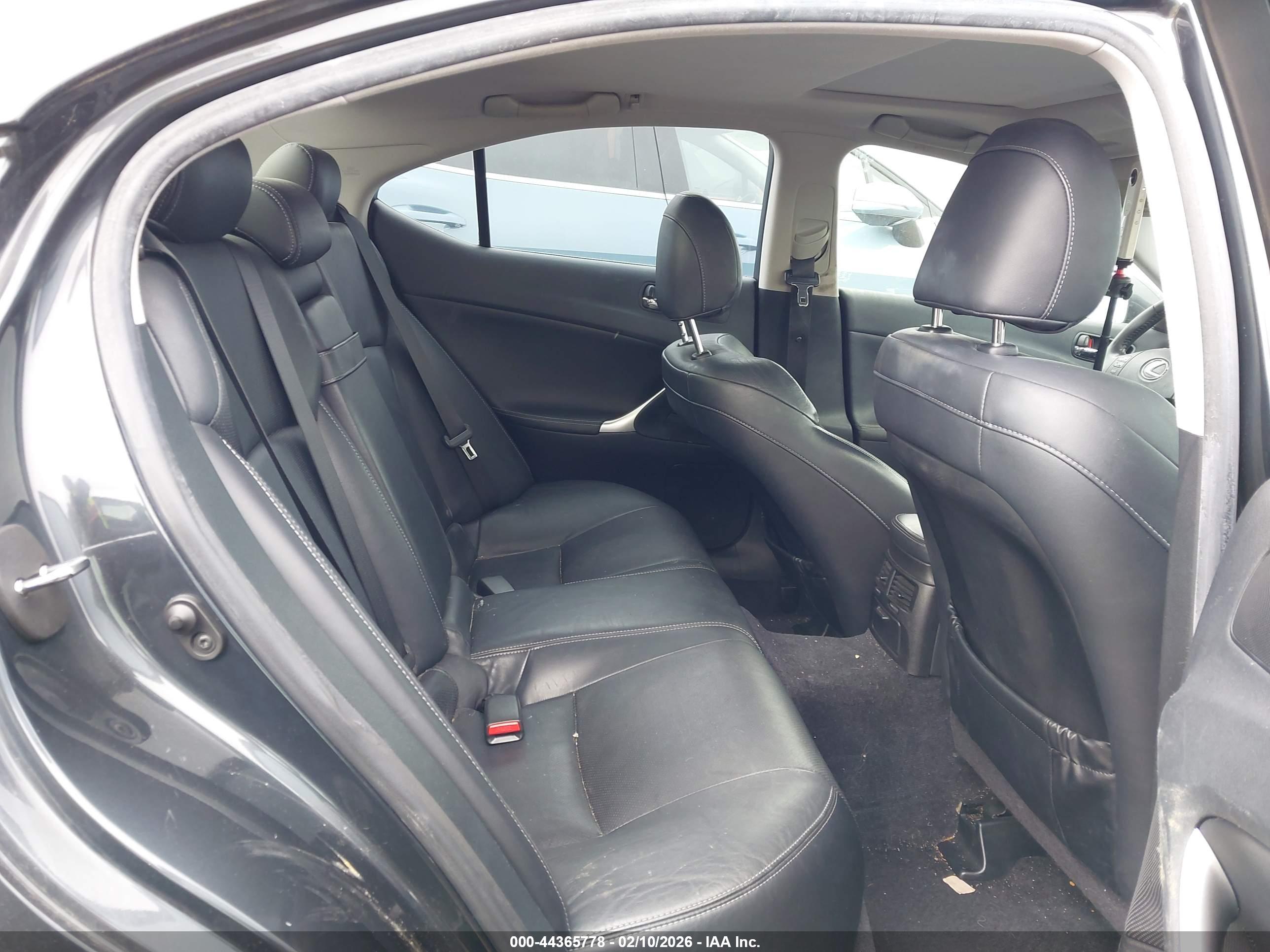 LEXUS IS image 8