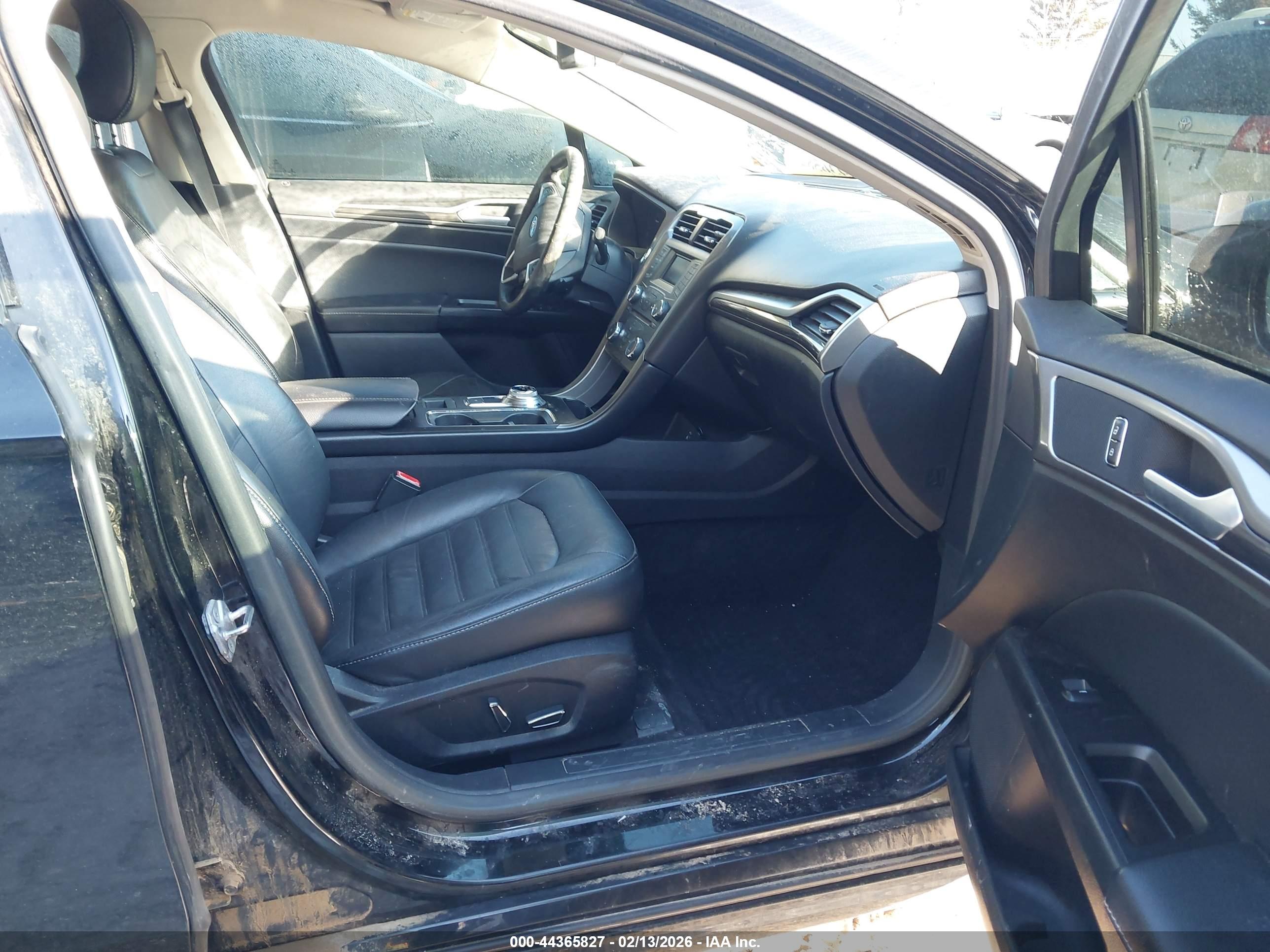 FORD FUSION image 5