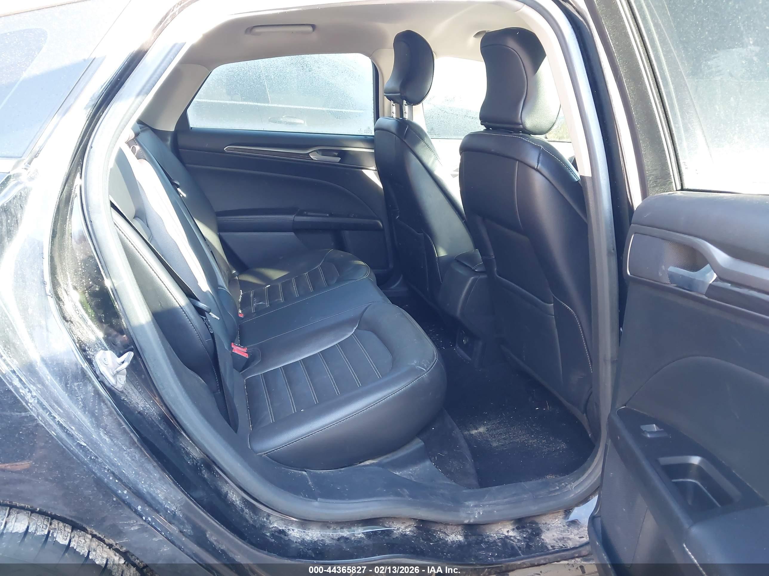 FORD FUSION image 8