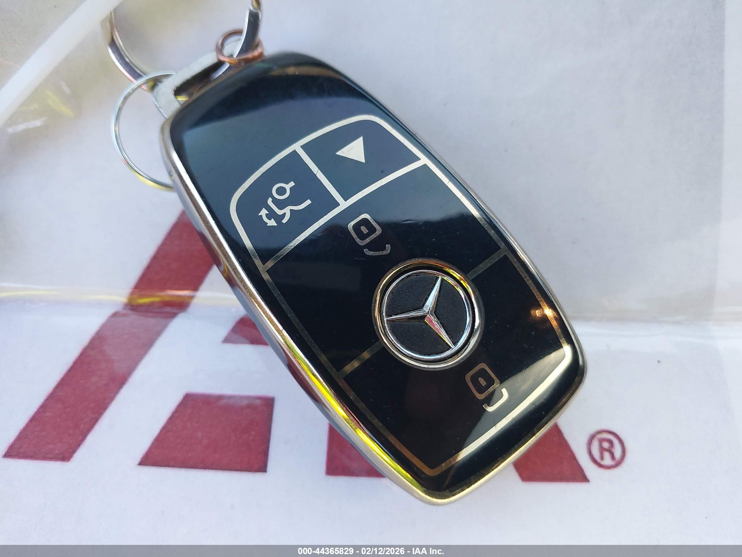MERCEDES-BENZ GLC image 11