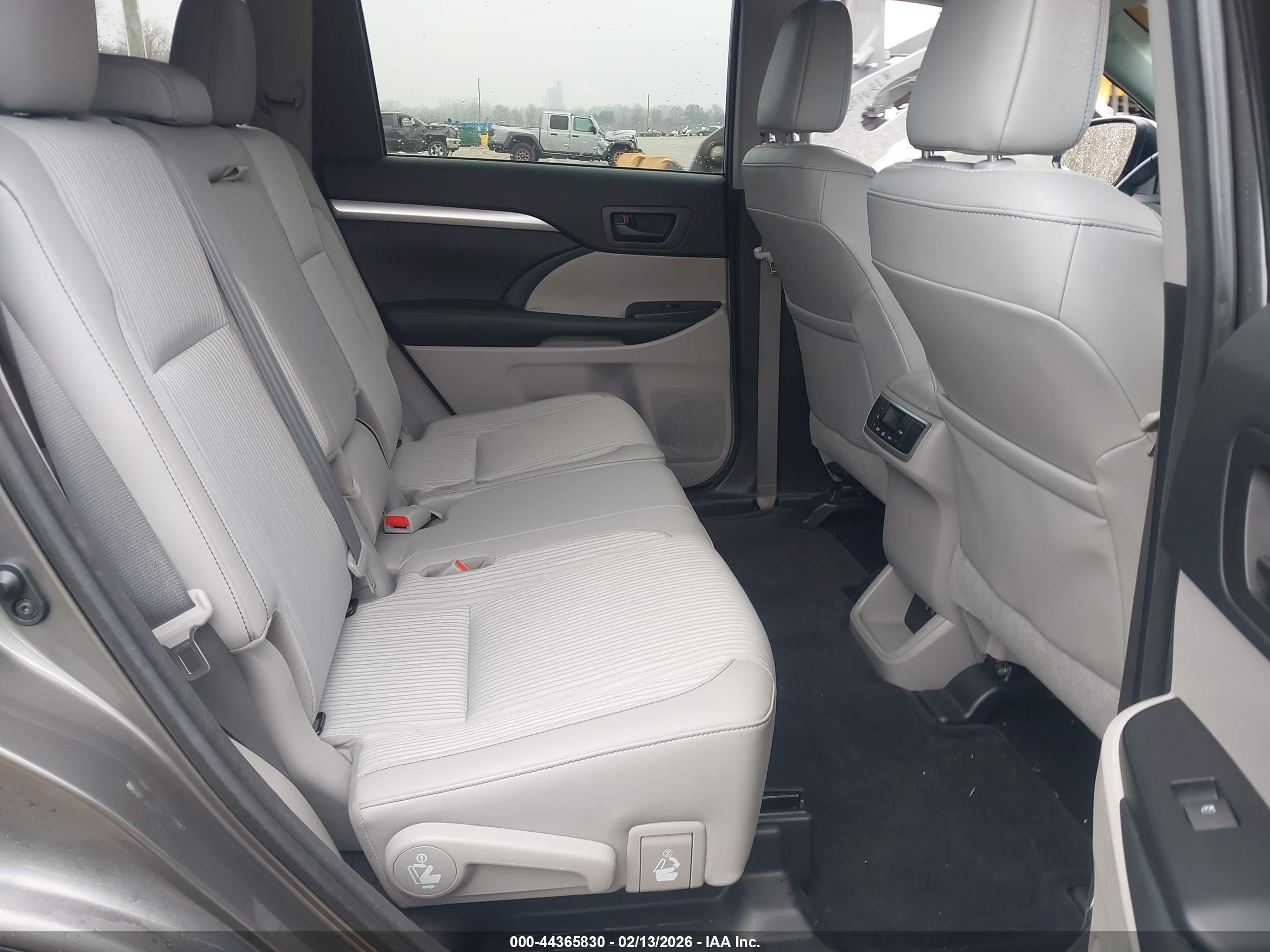 TOYOTA HIGHLANDER image 8