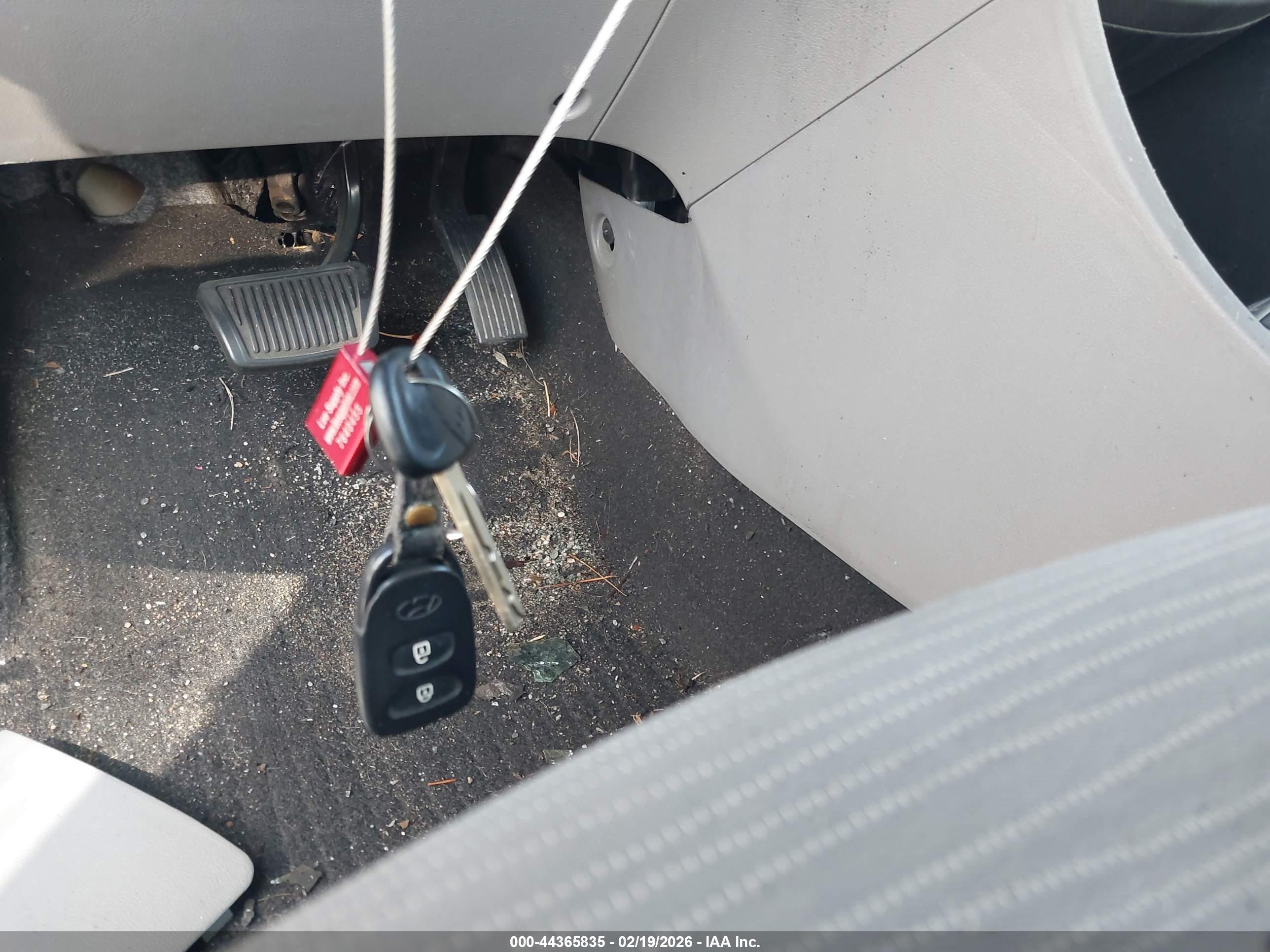 HYUNDAI ACCENT image 11