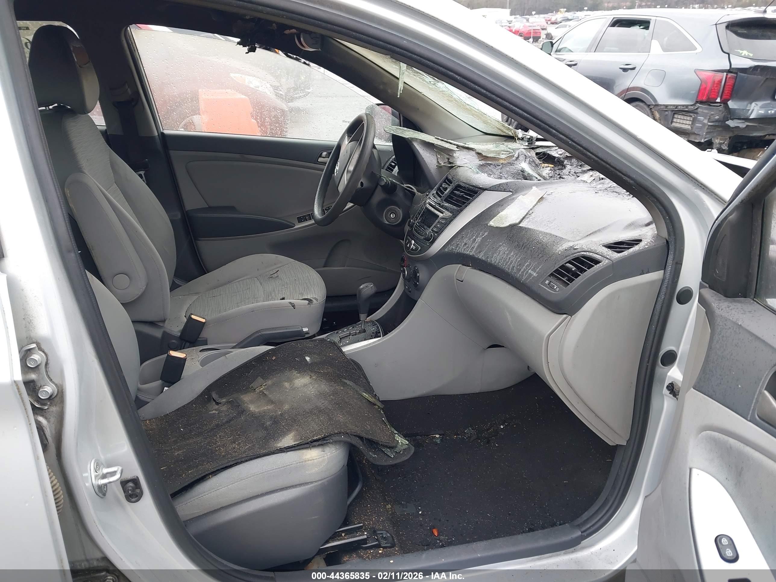 HYUNDAI ACCENT image 5
