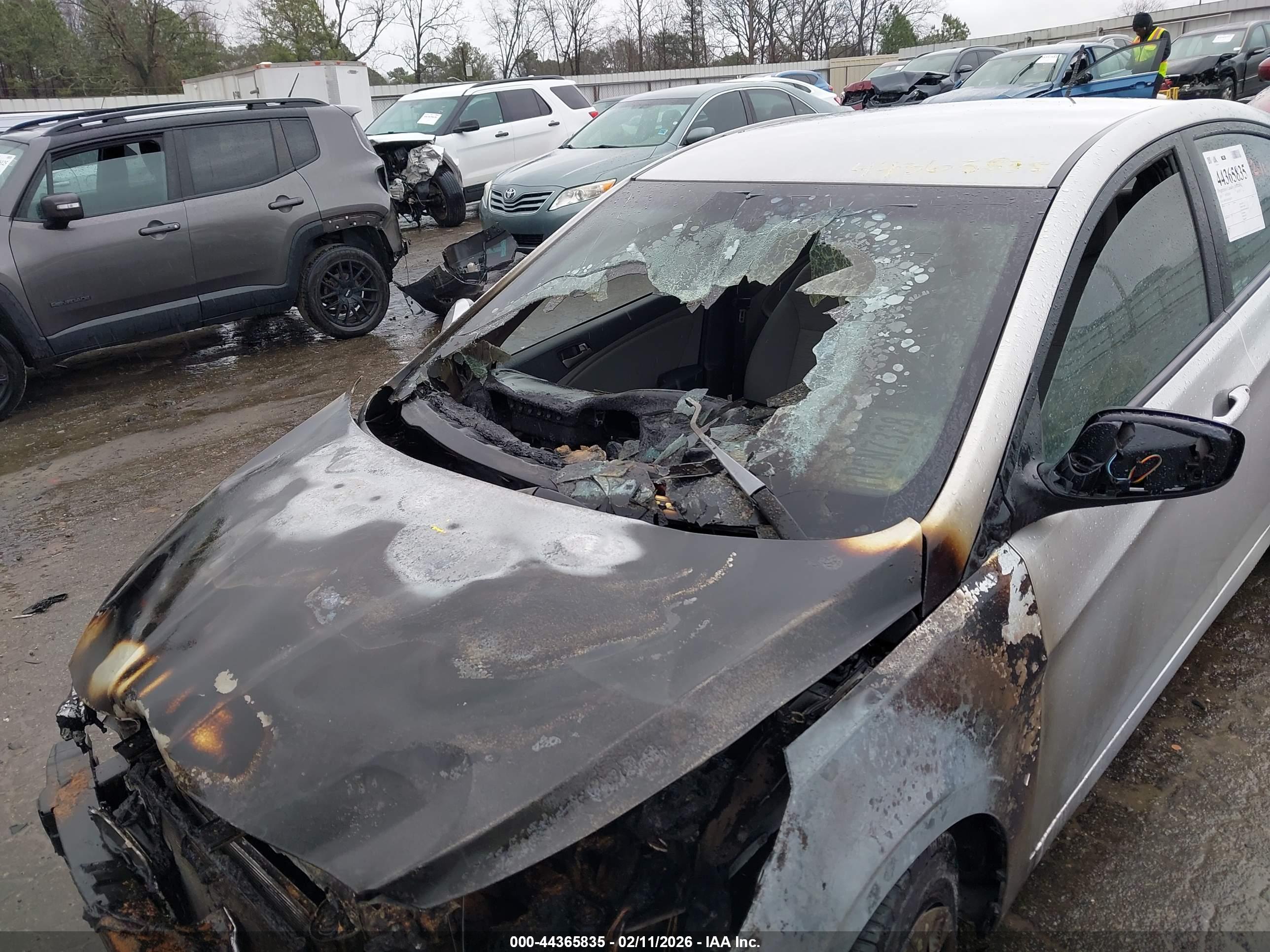 HYUNDAI ACCENT image 6