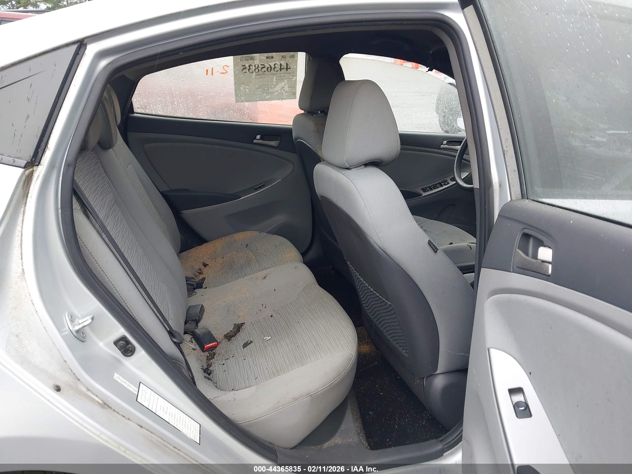 HYUNDAI ACCENT image 8