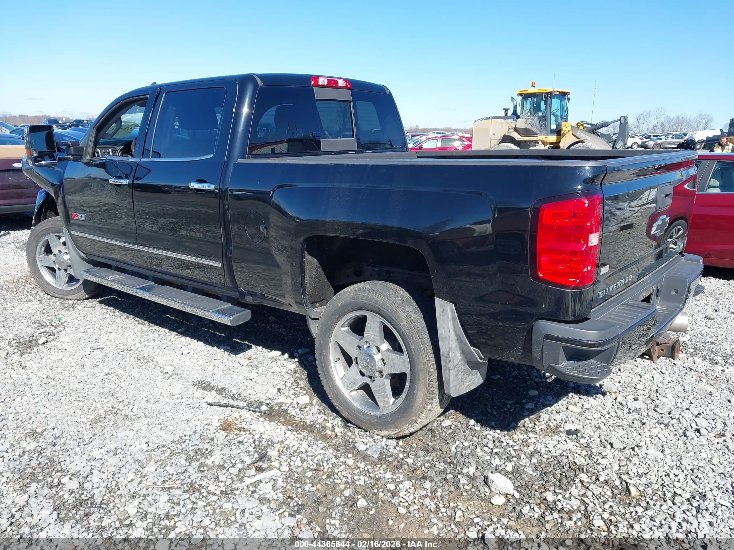 CHEVROLET SILVERADO image 3