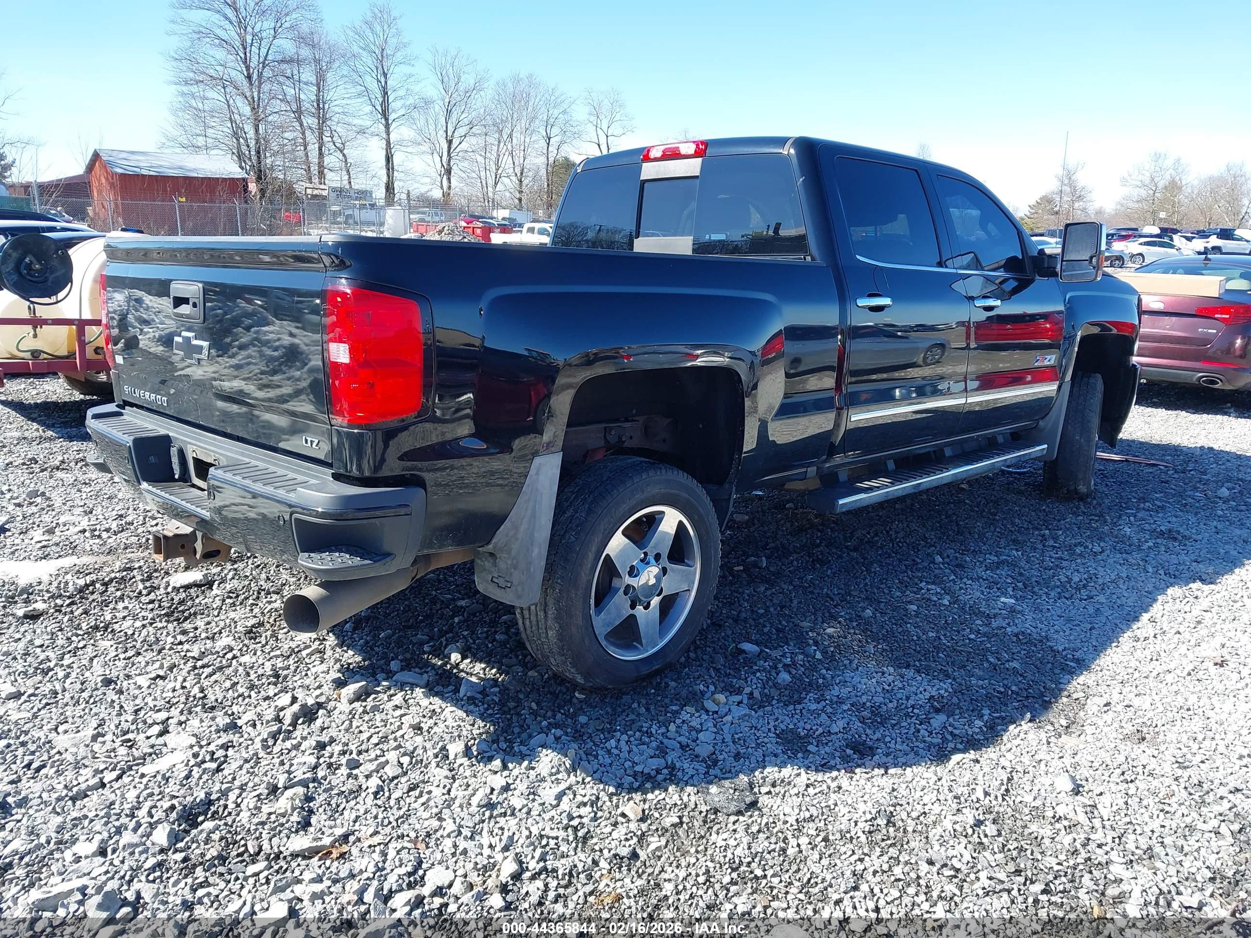 CHEVROLET SILVERADO image 4