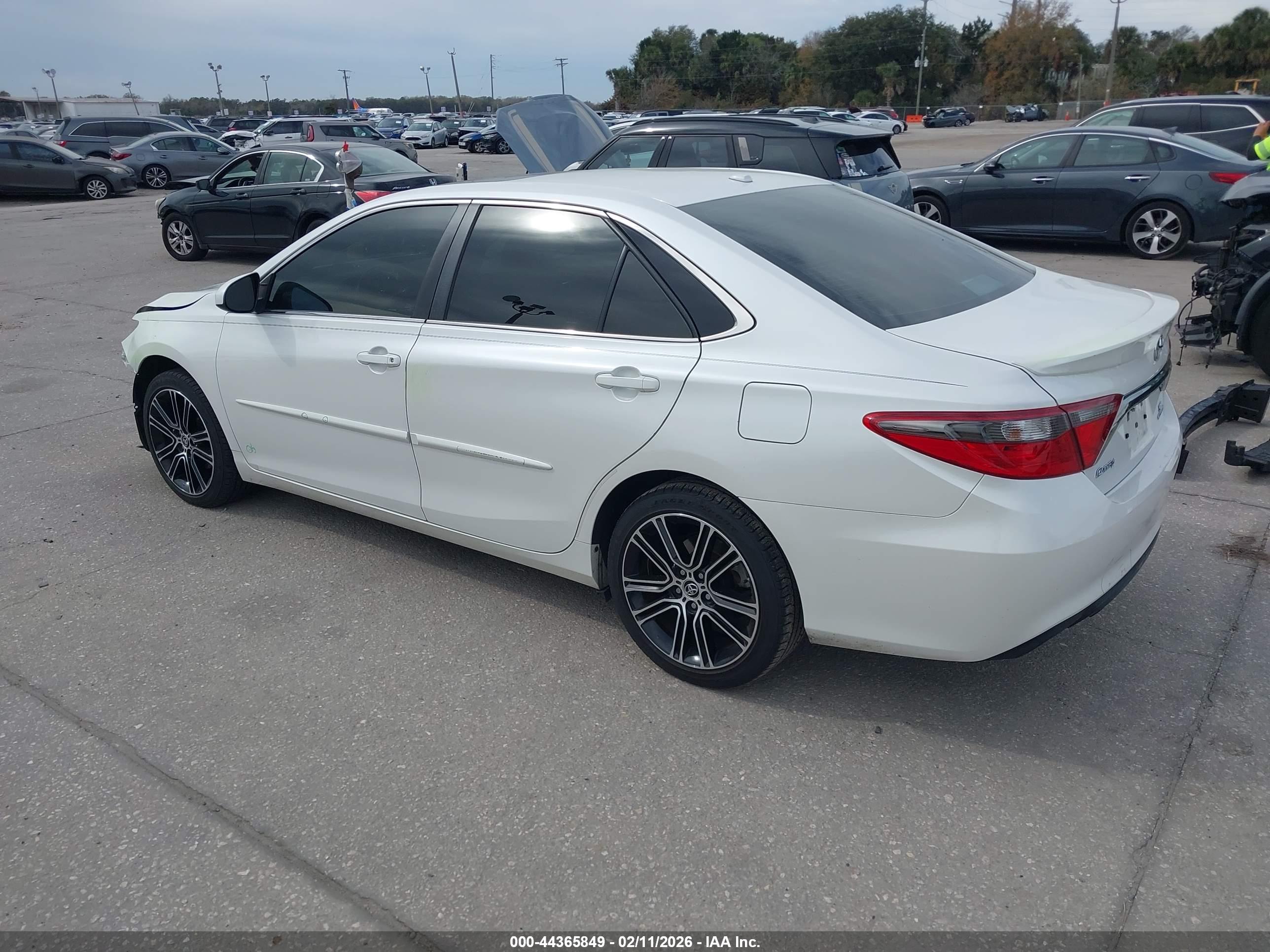 TOYOTA CAMRY image 3