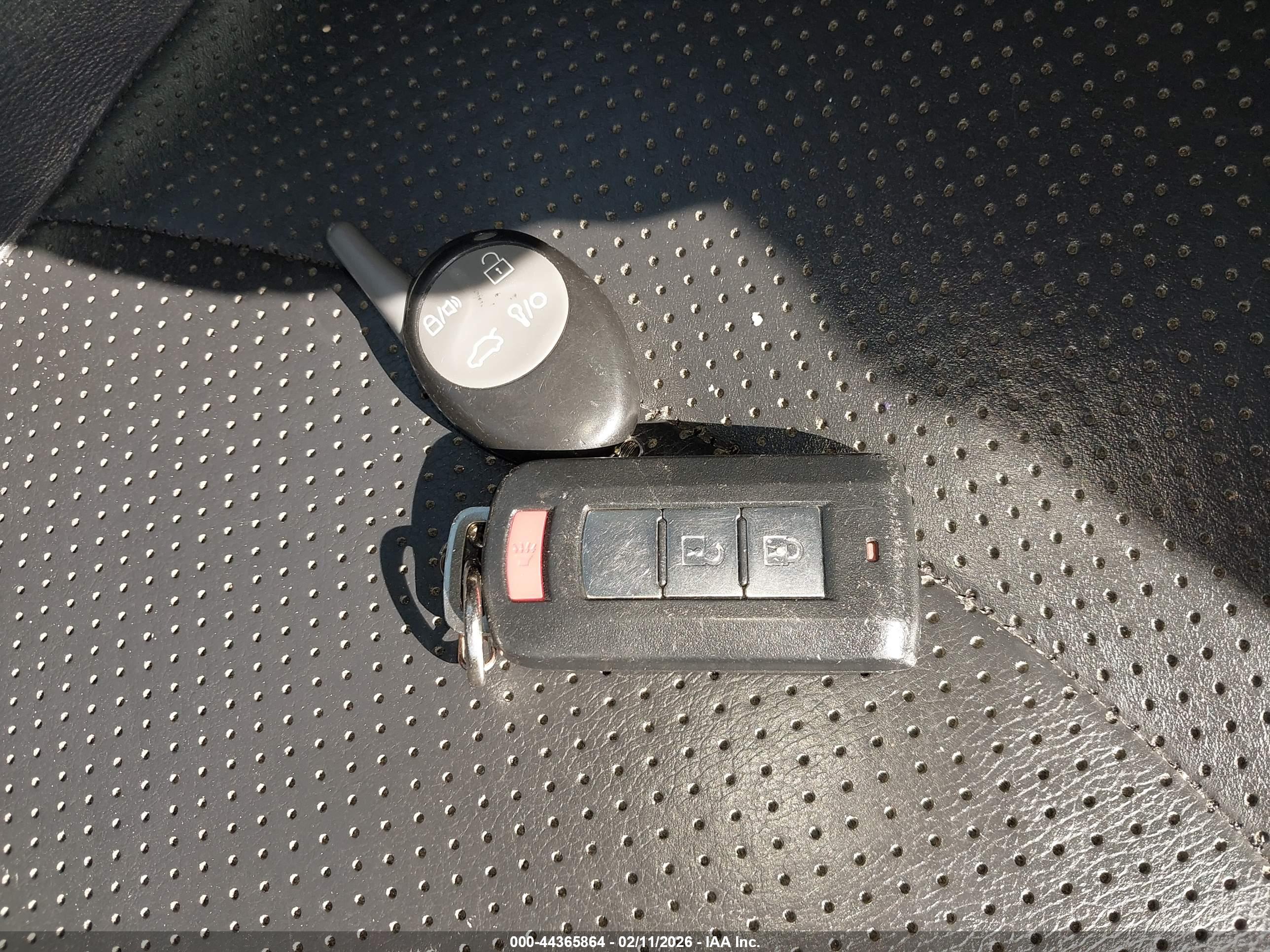 MITSUBISHI OUTLANDER image 11
