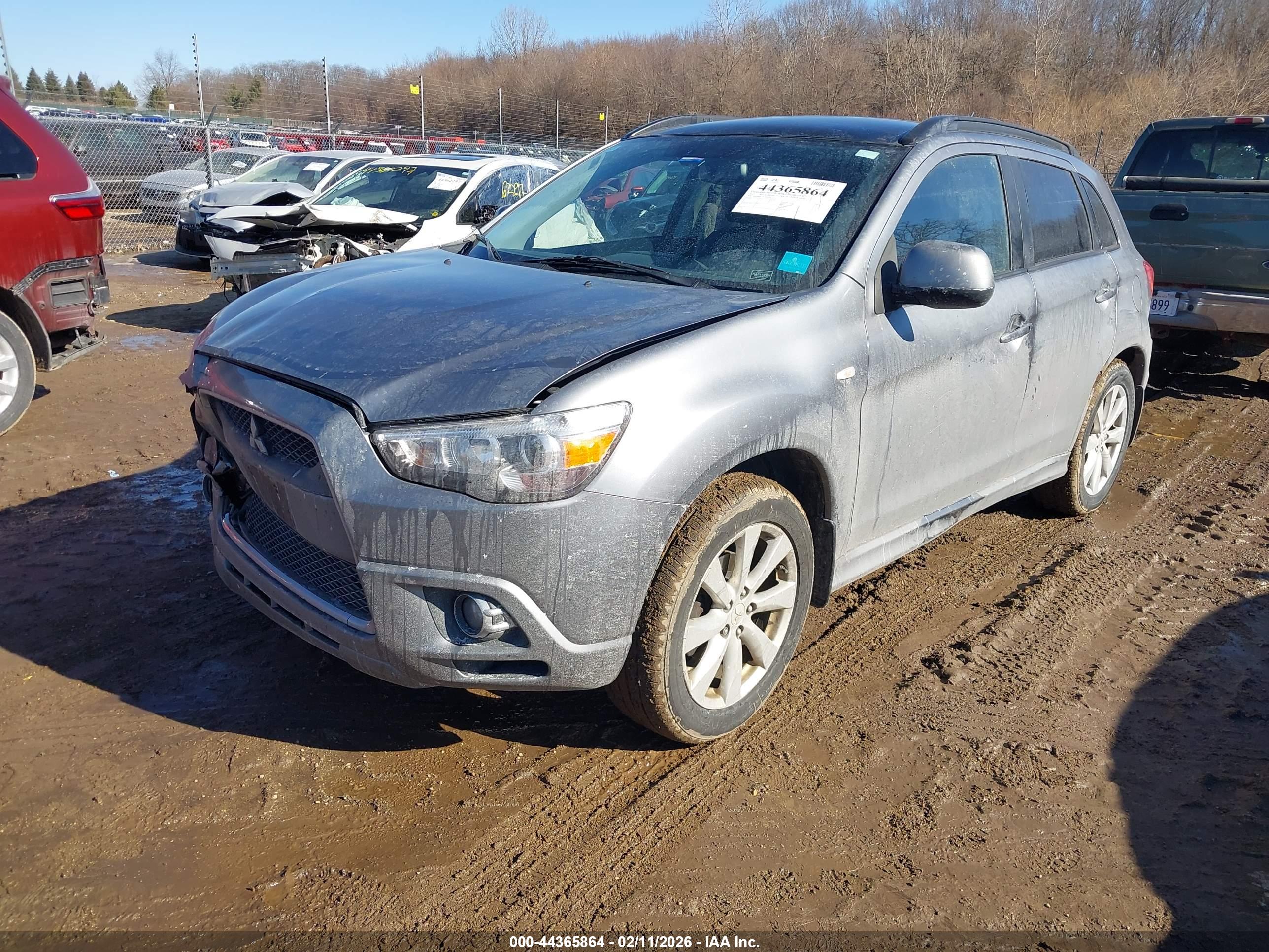 MITSUBISHI OUTLANDER image 2
