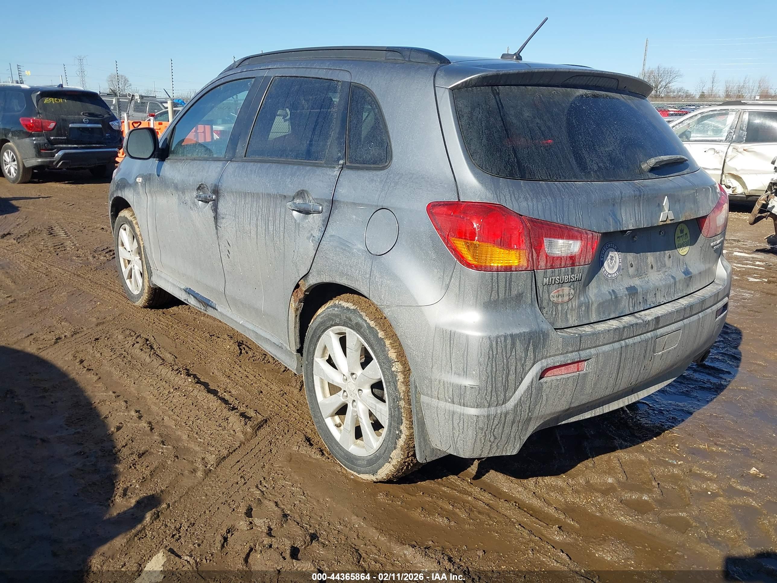 MITSUBISHI OUTLANDER image 3