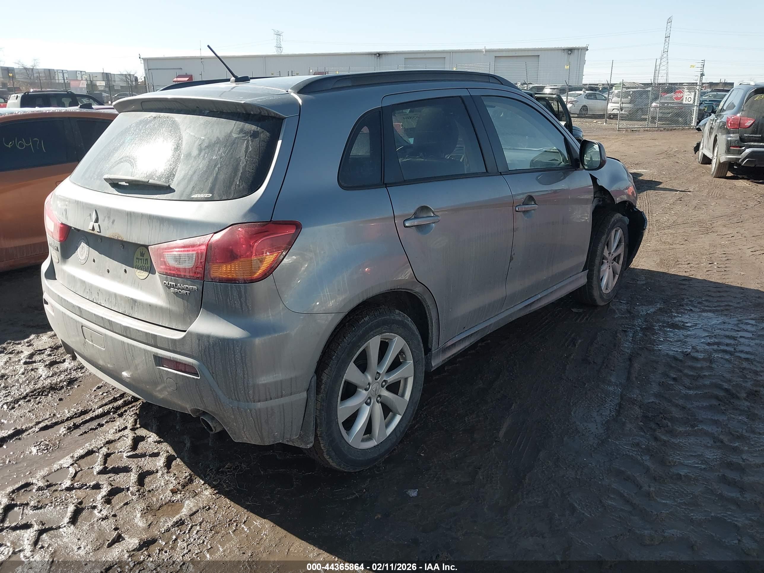 MITSUBISHI OUTLANDER image 4