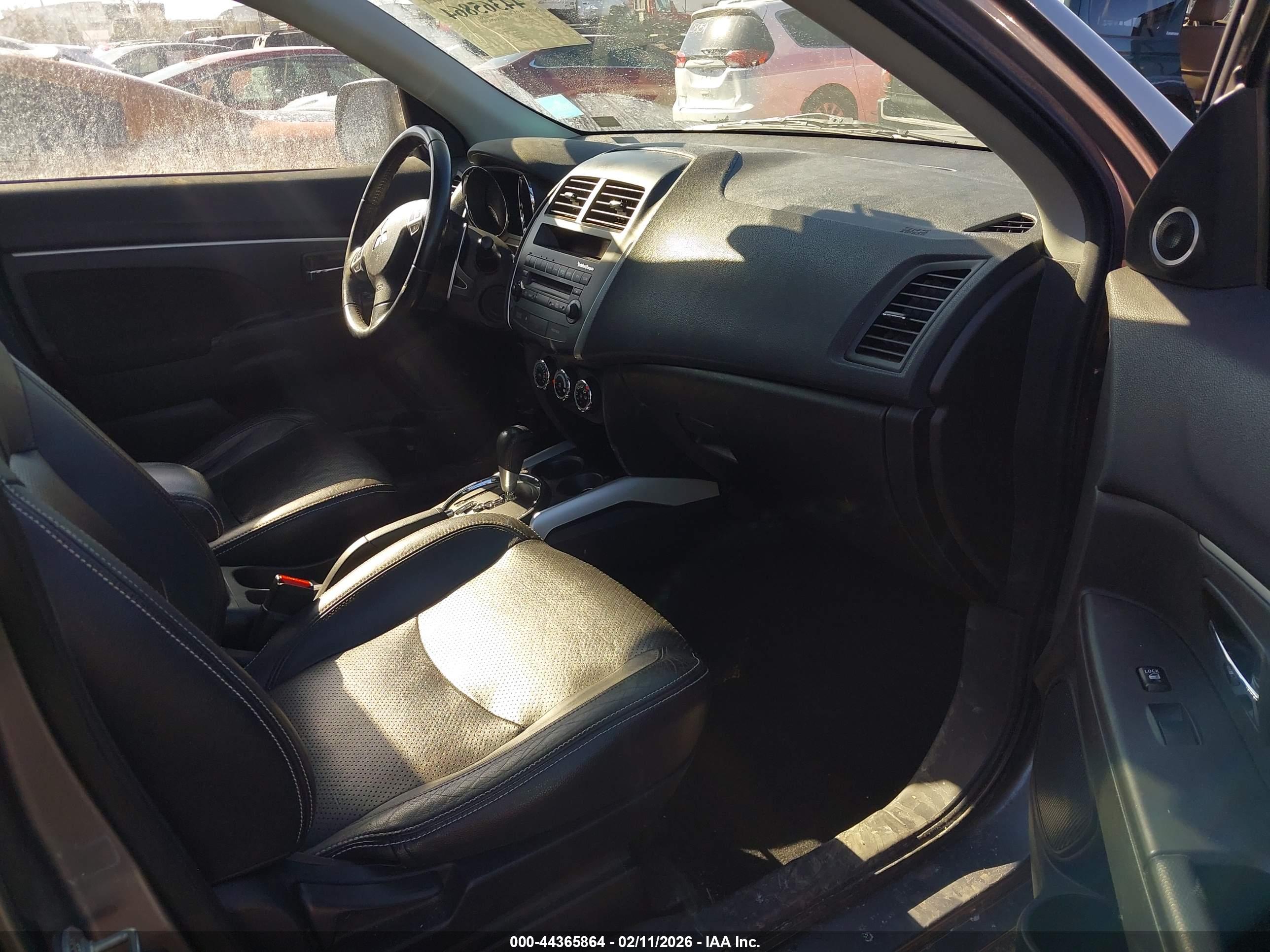 MITSUBISHI OUTLANDER image 5