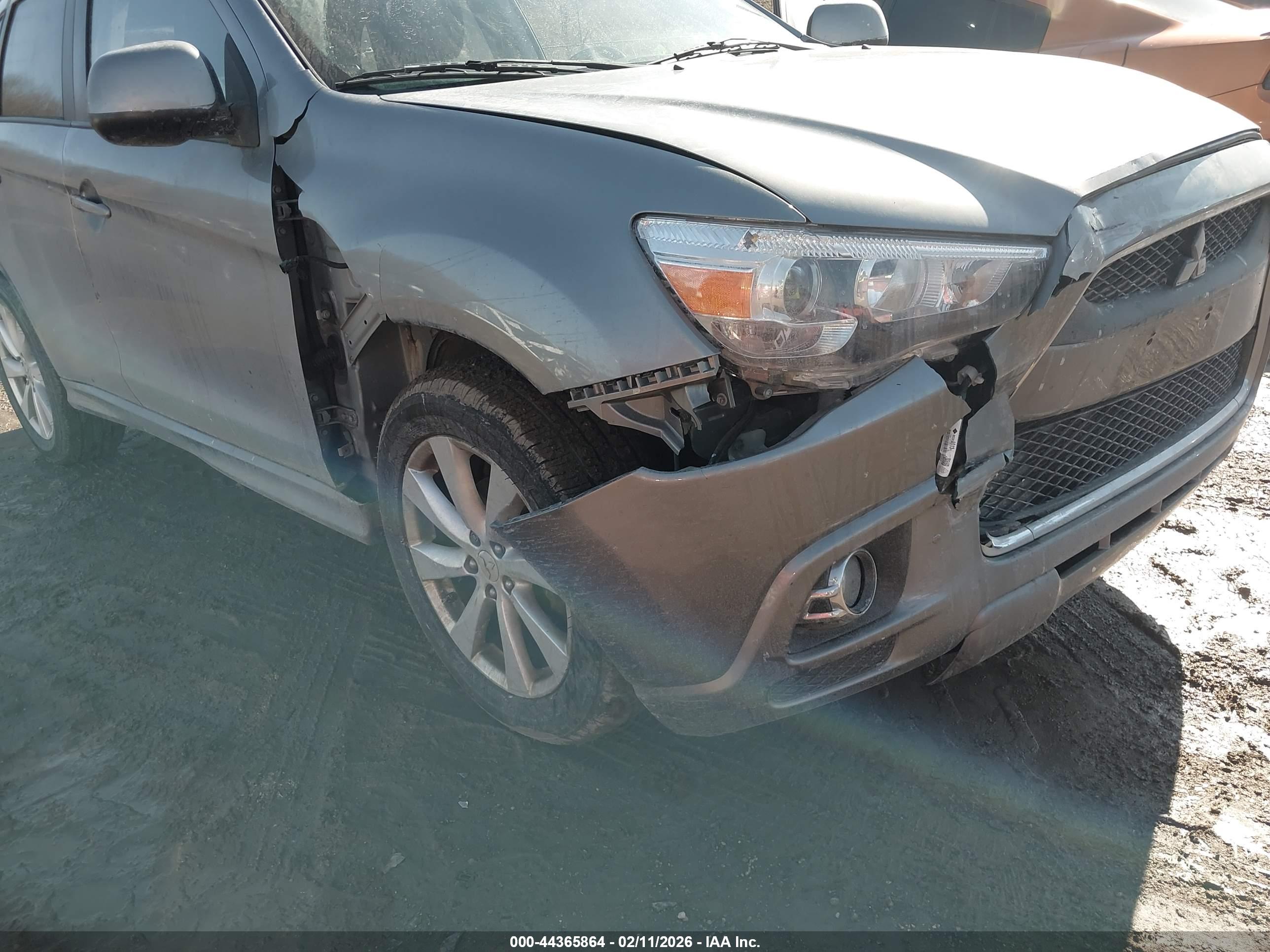 MITSUBISHI OUTLANDER image 6