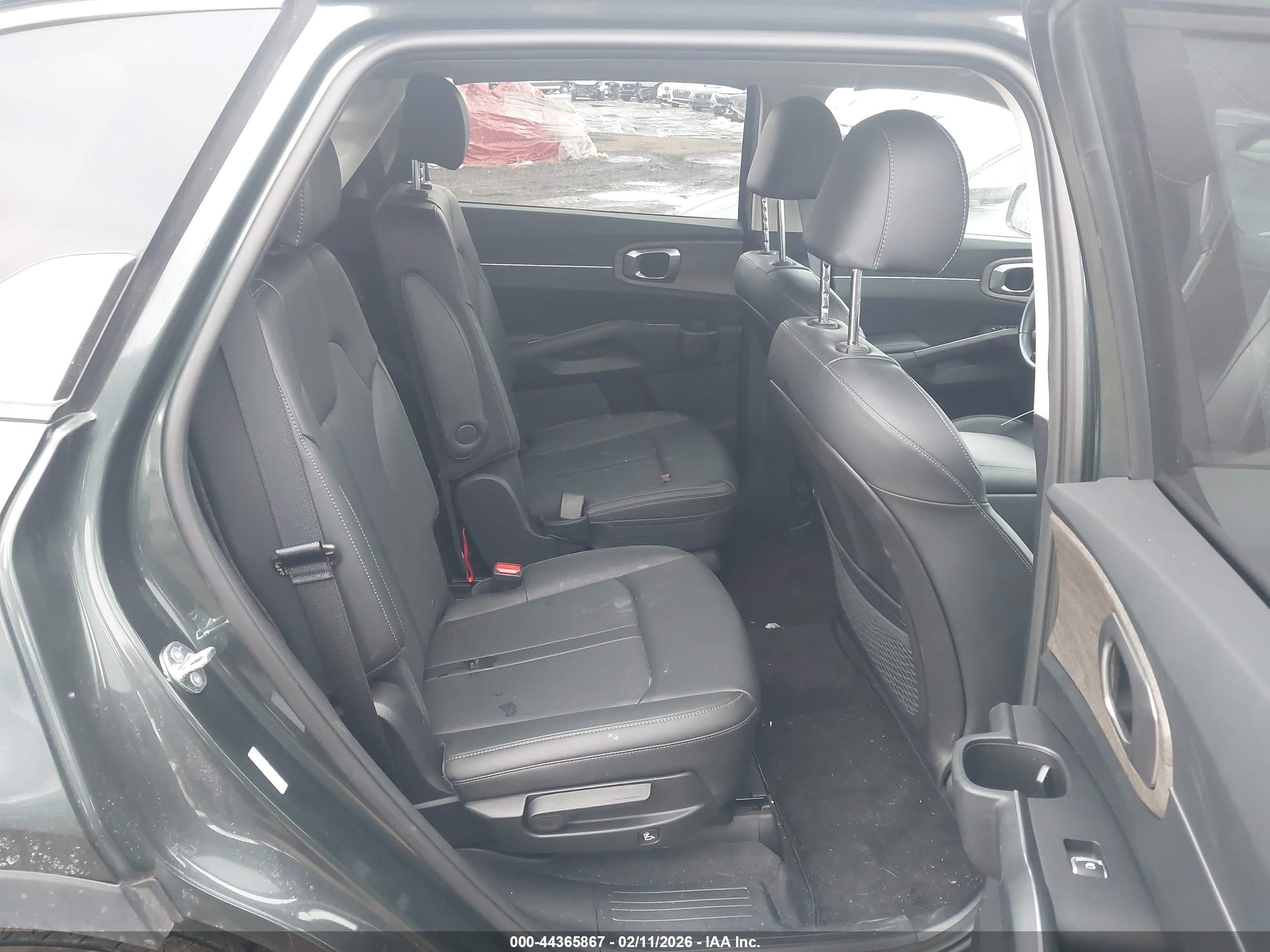 KIA SORENTO image 8