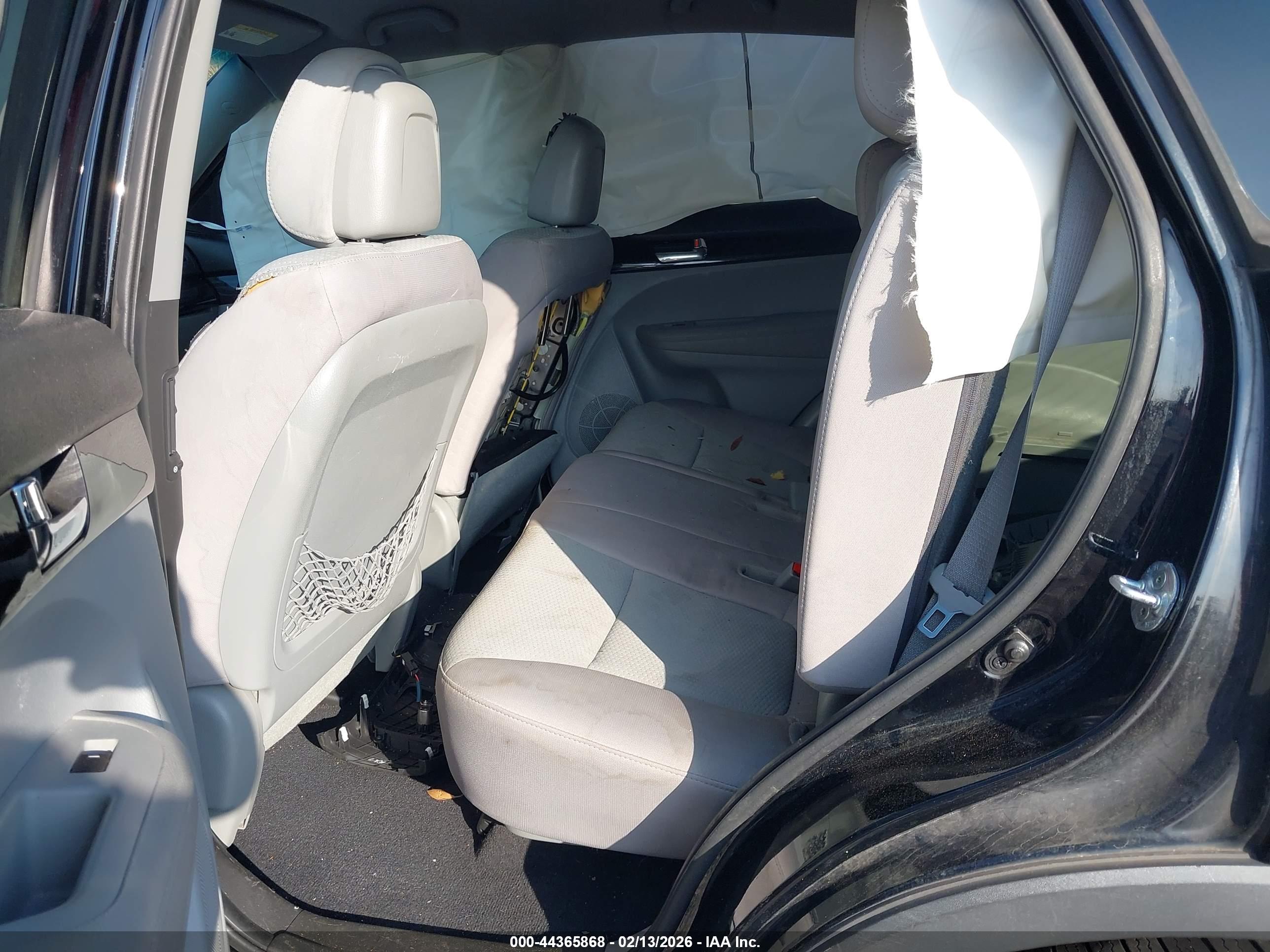 KIA SORENTO image 8
