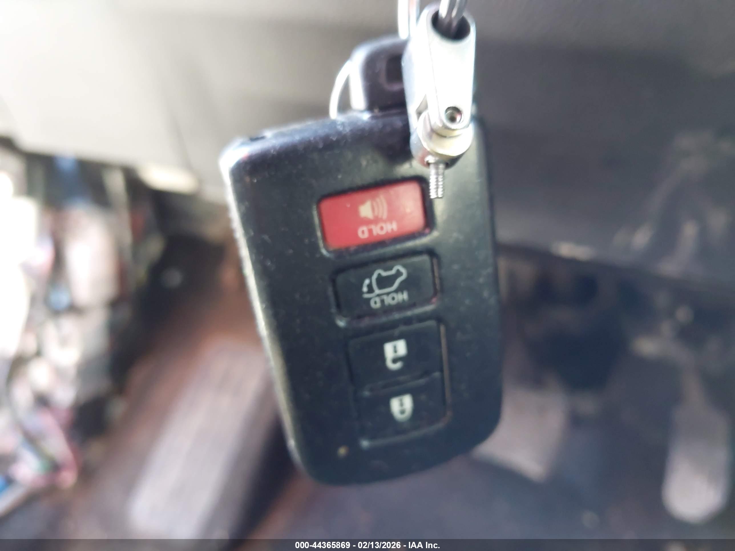 TOYOTA RAV4 image 11
