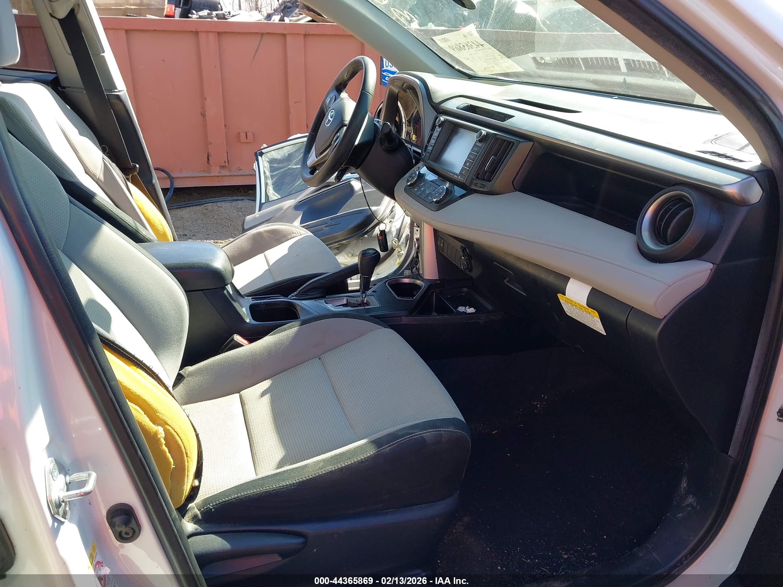 TOYOTA RAV4 image 5