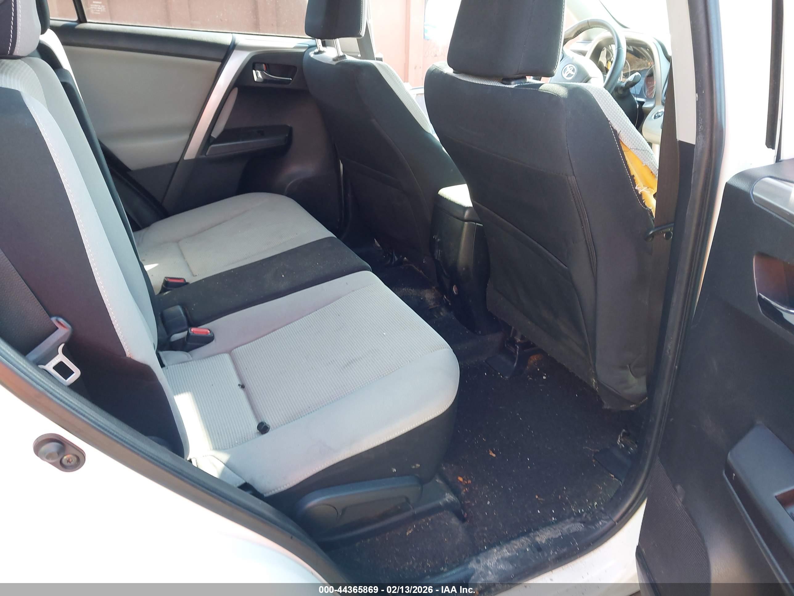 TOYOTA RAV4 image 8