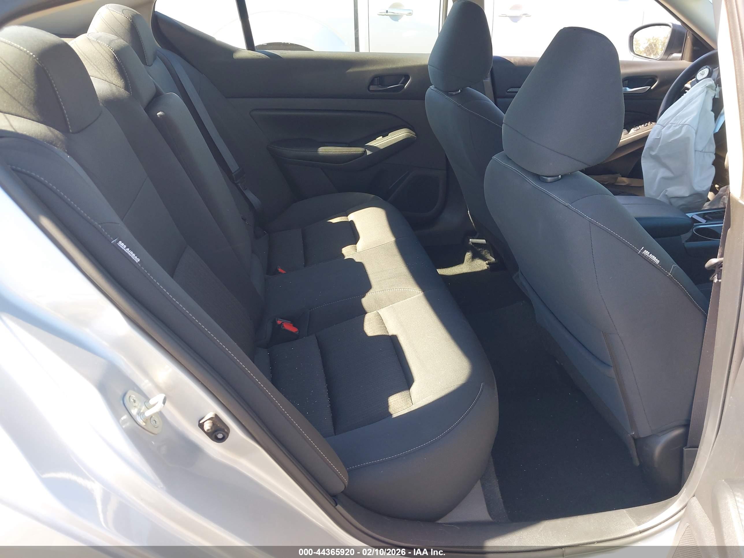 NISSAN ALTIMA image 8