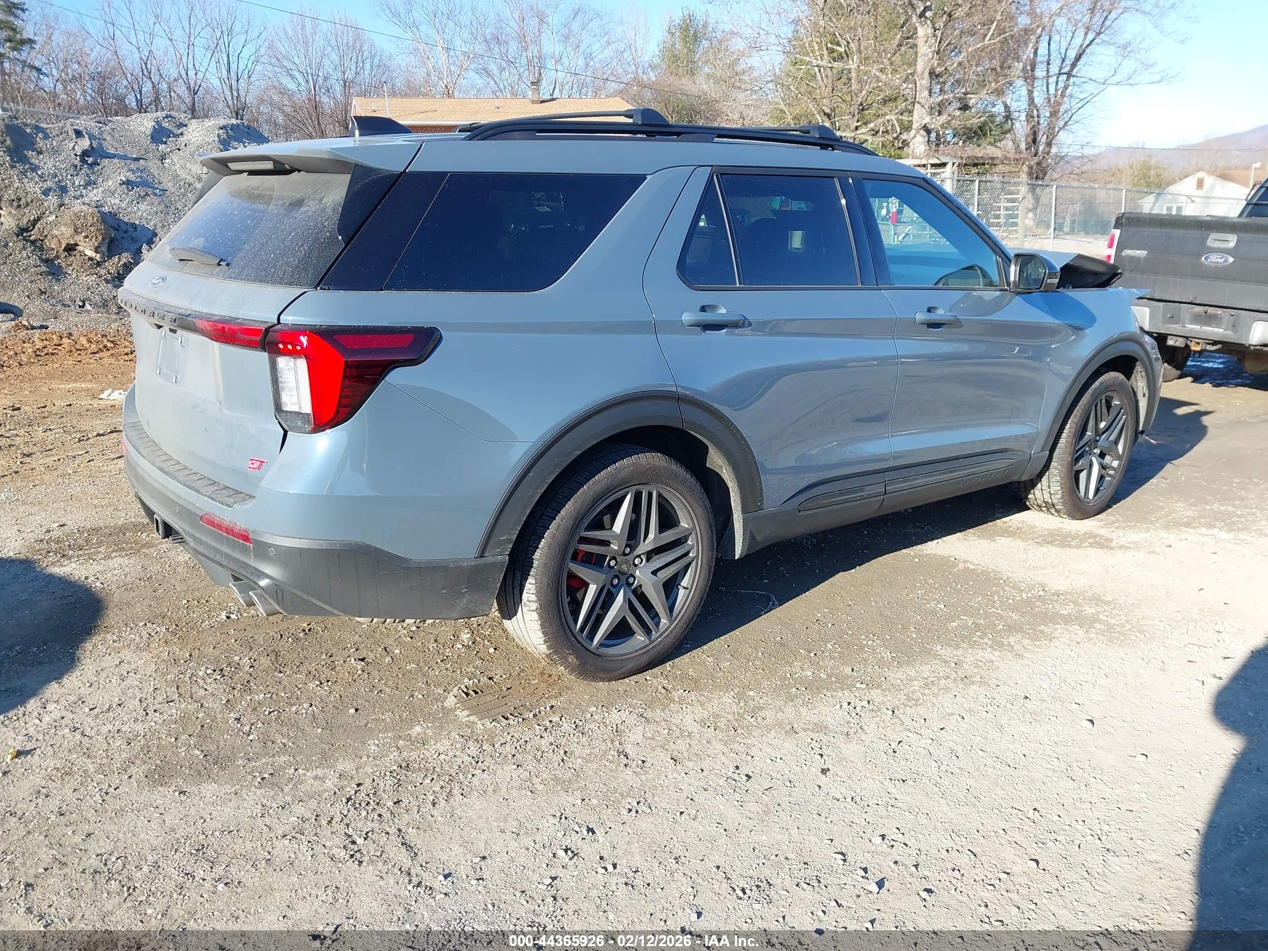 FORD EXPLORER image 4