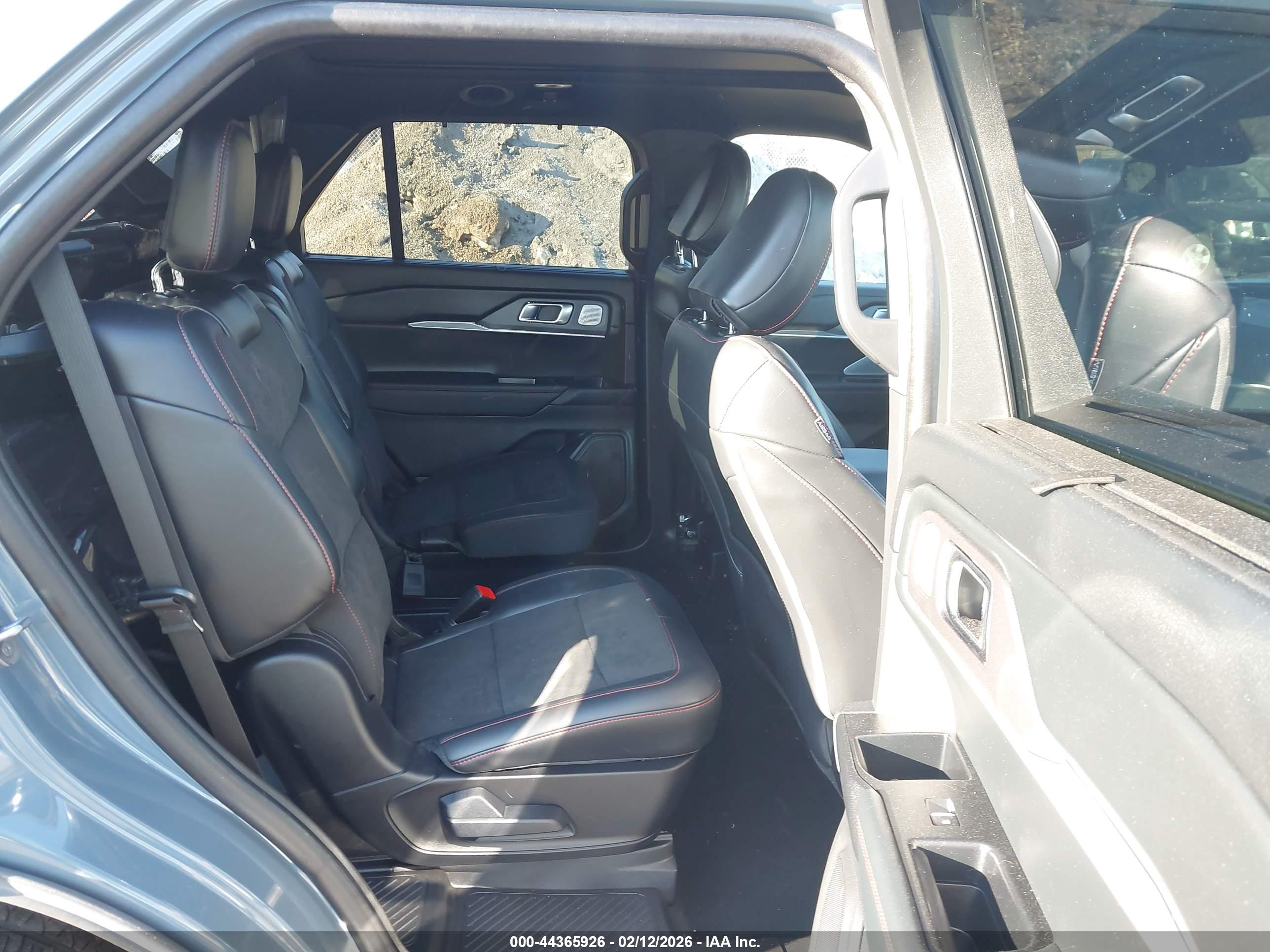 FORD EXPLORER image 8